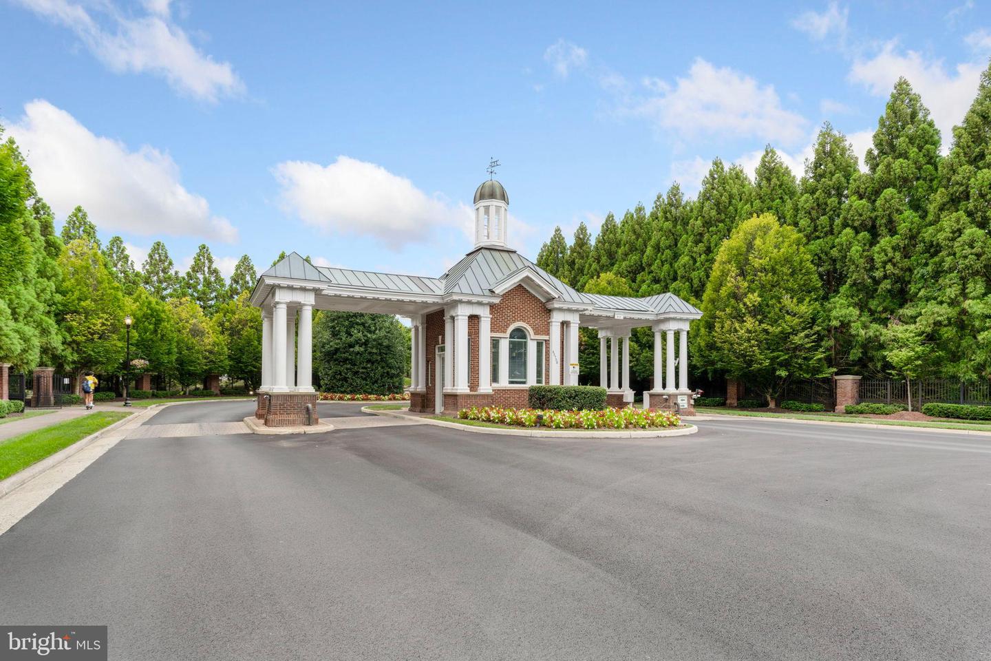 20075 MUIRFIELD VILLAGE CT, ASHBURN, Virginia 20147, 4 Bedrooms Bedrooms, 15 Rooms Rooms,3 BathroomsBathrooms,Residential,For sale,20075 MUIRFIELD VILLAGE CT,VALO2115534 MLS # VALO2115534