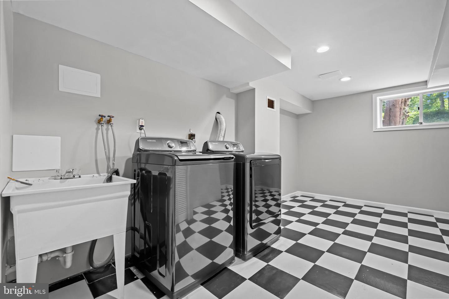 7403 CARMINE ST, ANNANDALE, Virginia 22003, 5 Bedrooms Bedrooms, ,3 BathroomsBathrooms,Residential,For sale,7403 CARMINE ST,VAFX2290064 MLS # VAFX2290064