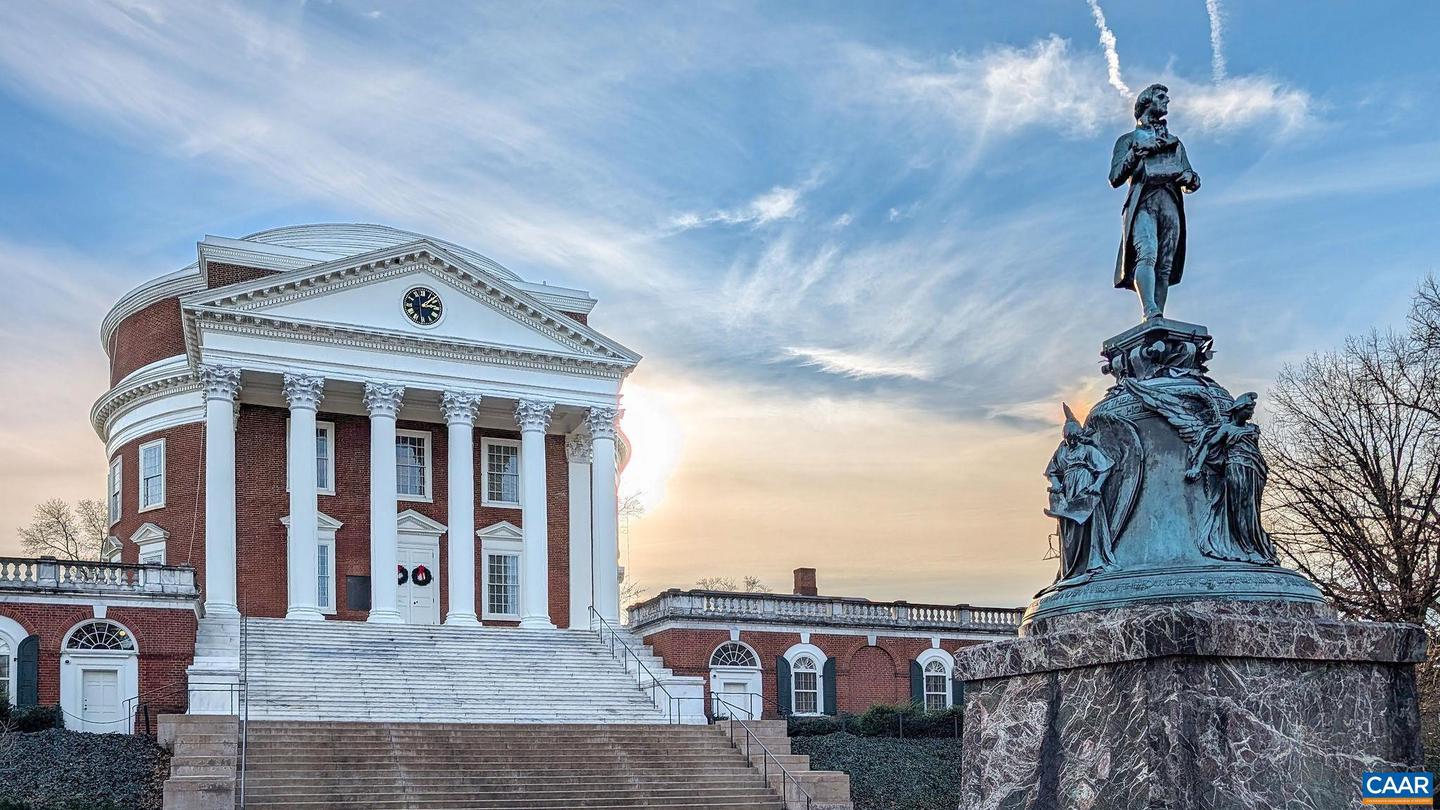 755 WALKER SQ #4B, CHARLOTTESVILLE, Virginia 22903, 2 Bedrooms Bedrooms, ,2 BathroomsBathrooms,Residential,For sale,755 WALKER SQ #4B,673147 MLS # 673147