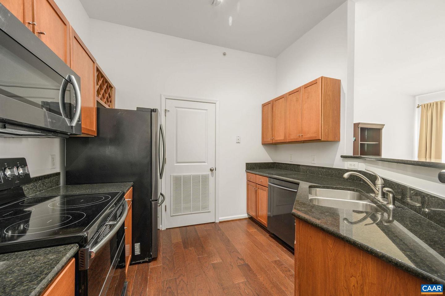 755 WALKER SQ #4B, CHARLOTTESVILLE, Virginia 22903, 2 Bedrooms Bedrooms, ,2 BathroomsBathrooms,Residential,For sale,755 WALKER SQ #4B,673147 MLS # 673147