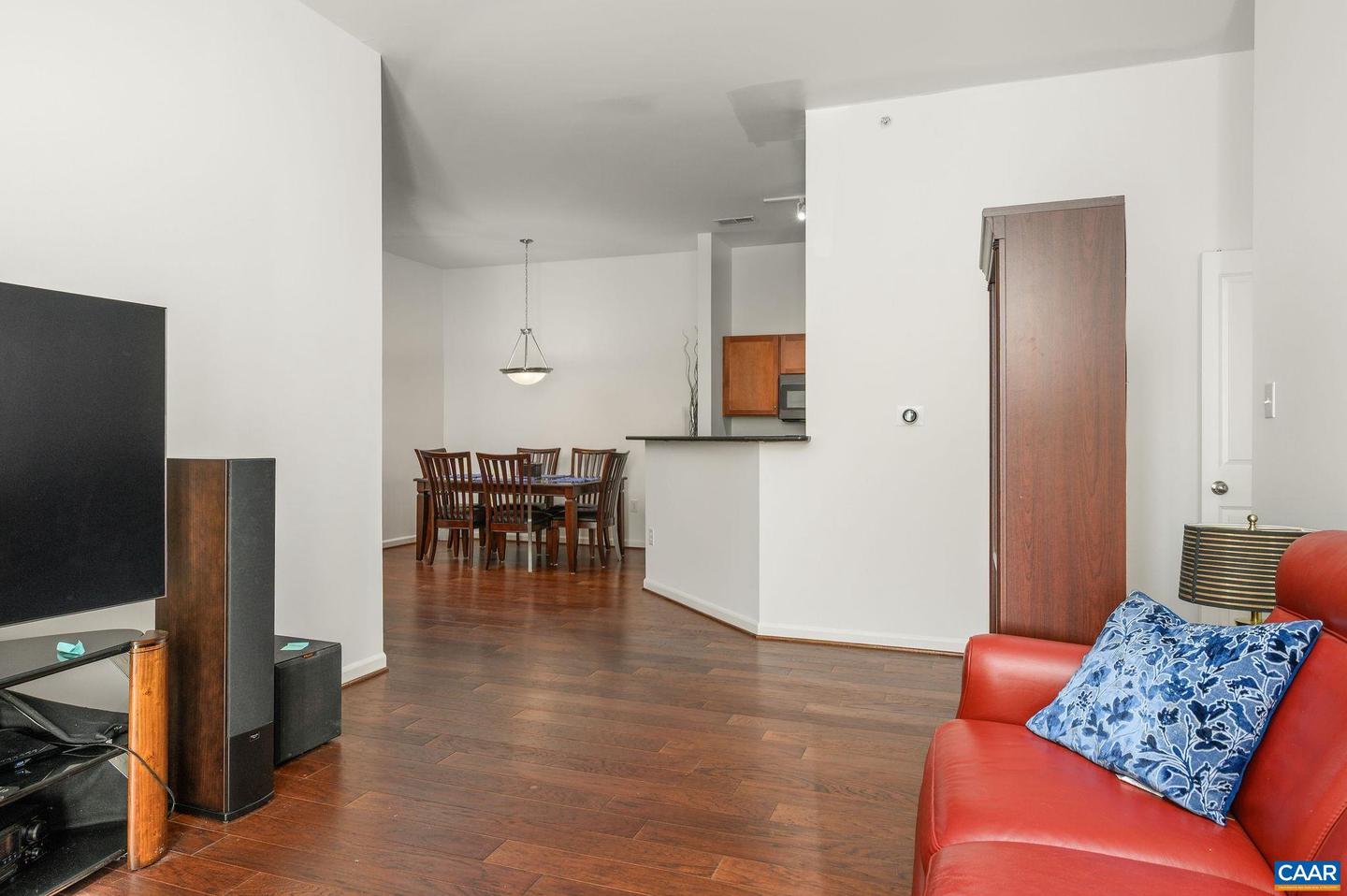 755 WALKER SQ #4B, CHARLOTTESVILLE, Virginia 22903, 2 Bedrooms Bedrooms, ,2 BathroomsBathrooms,Residential,For sale,755 WALKER SQ #4B,673147 MLS # 673147