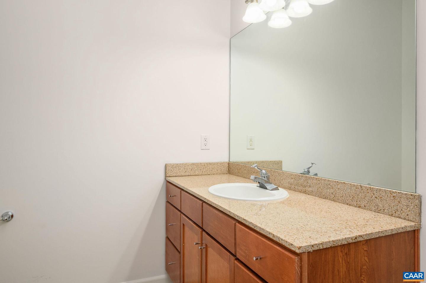 755 WALKER SQ #4B, CHARLOTTESVILLE, Virginia 22903, 2 Bedrooms Bedrooms, ,2 BathroomsBathrooms,Residential,For sale,755 WALKER SQ #4B,673147 MLS # 673147