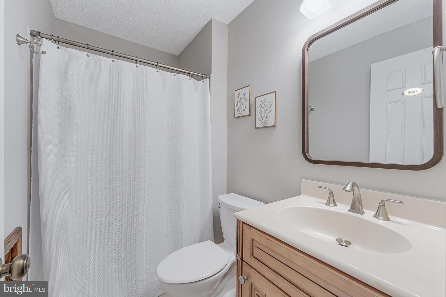 6050 HEATHERWOOD DR, ALEXANDRIA, Virginia 22310, 4 Bedrooms Bedrooms, ,3 BathroomsBathrooms,Residential,For sale,6050 HEATHERWOOD DR,VAFX2289918 MLS # VAFX2289918