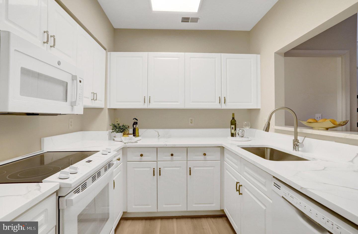 2121 JAMIESON AVE #401, ALEXANDRIA, Virginia 22314, 3 Bedrooms Bedrooms, 8 Rooms Rooms,2 BathroomsBathrooms,Residential,For sale,2121 JAMIESON AVE #401,VAAX2053966 MLS # VAAX2053966