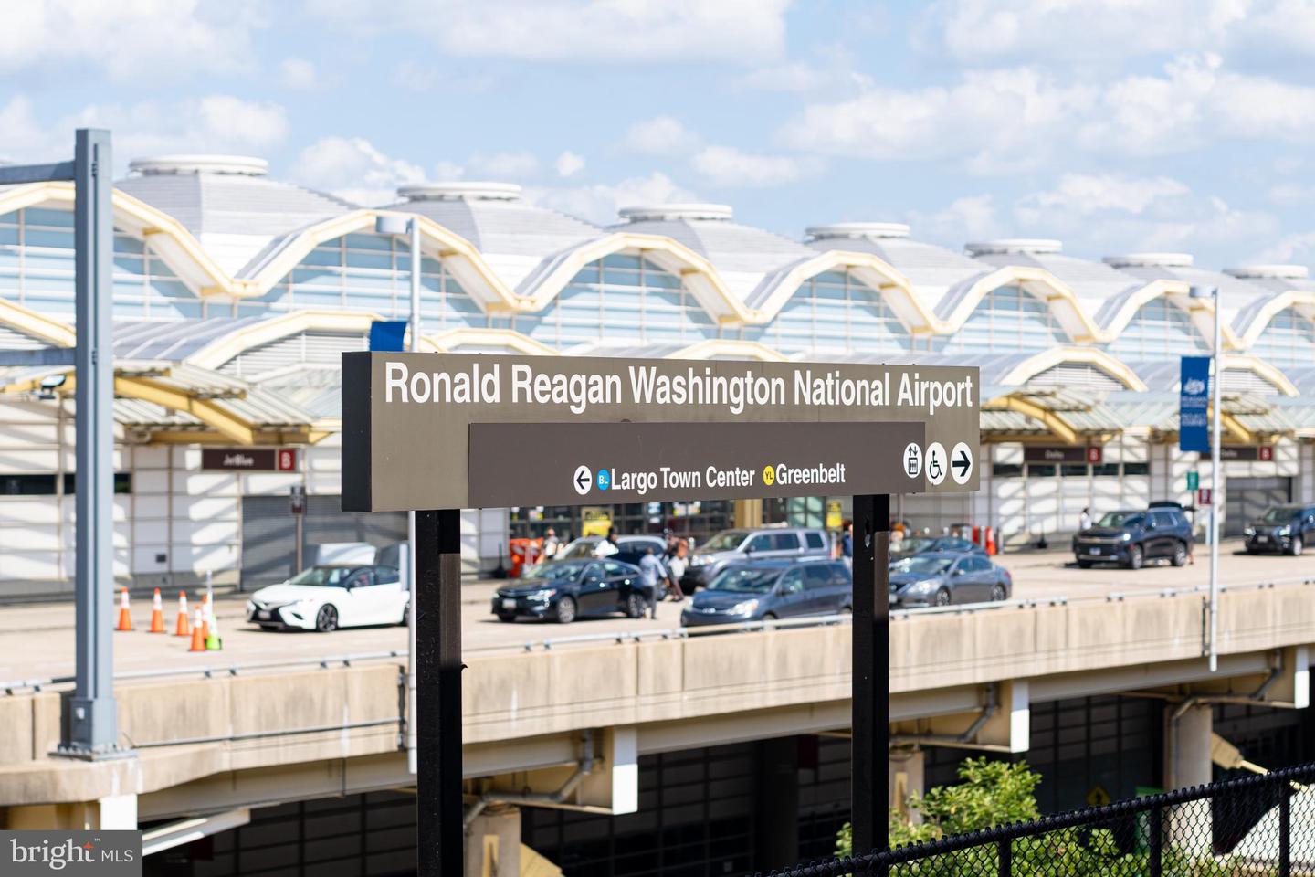 2121 JAMIESON AVE #401, ALEXANDRIA, Virginia 22314, 3 Bedrooms Bedrooms, 8 Rooms Rooms,2 BathroomsBathrooms,Residential,For sale,2121 JAMIESON AVE #401,VAAX2053966 MLS # VAAX2053966