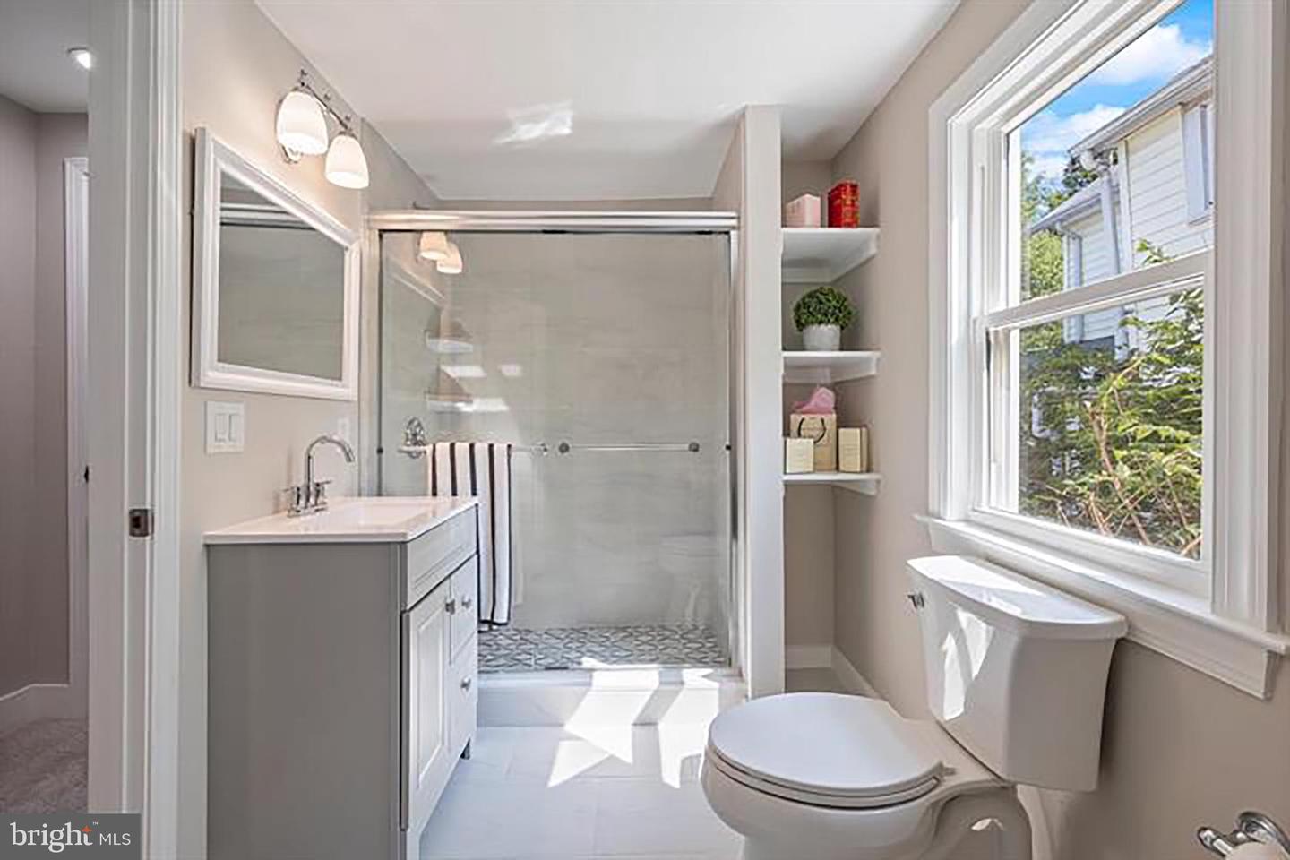 4914 22ND ST N, ARLINGTON, Virginia 22207, 2 Bedrooms Bedrooms, 5 Rooms Rooms,2 BathroomsBathrooms,Residential,For sale,4914 22ND ST N,VAAR2068682 MLS # VAAR2068682