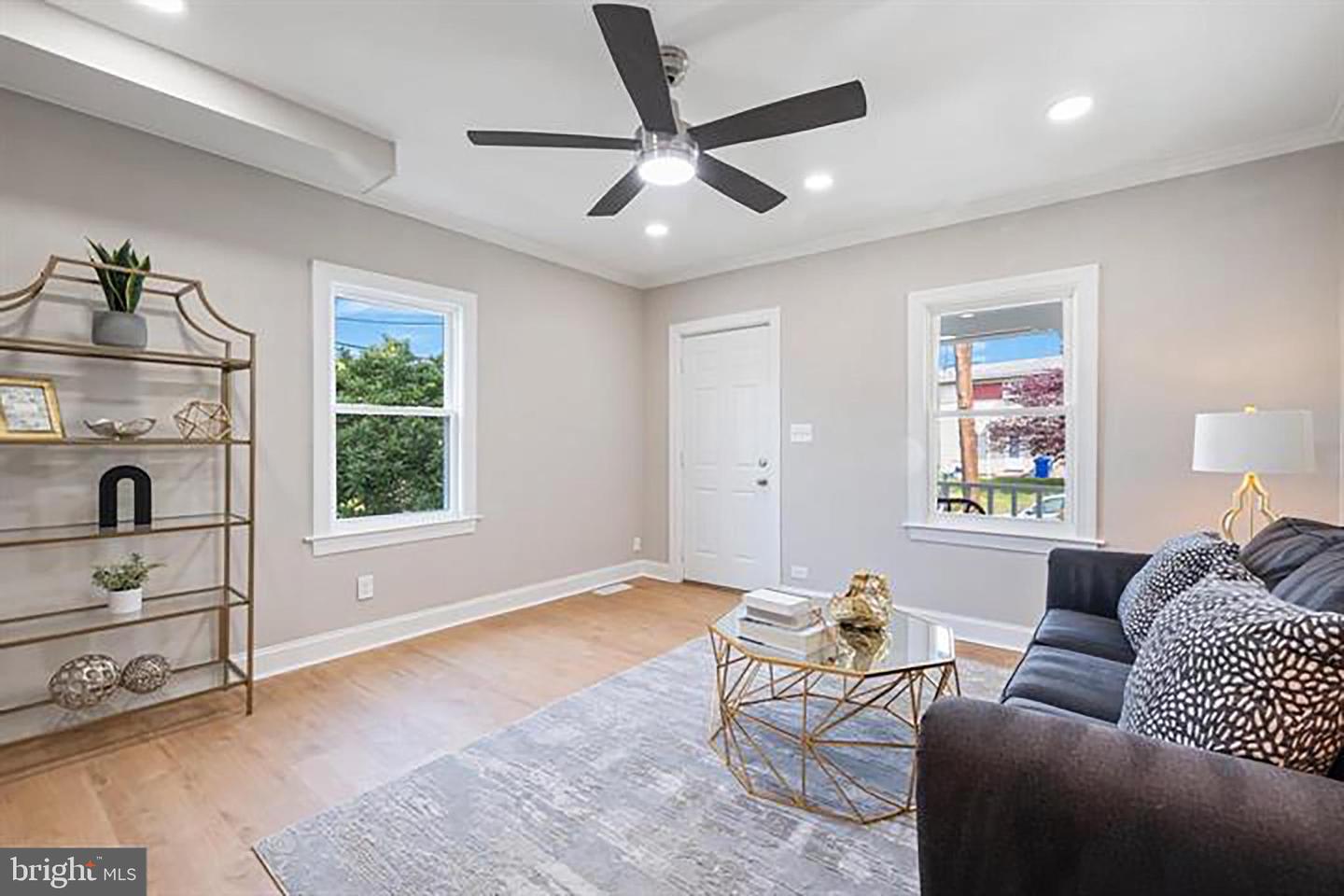 4914 22ND ST N, ARLINGTON, Virginia 22207, 2 Bedrooms Bedrooms, 5 Rooms Rooms,2 BathroomsBathrooms,Residential,For sale,4914 22ND ST N,VAAR2068682 MLS # VAAR2068682