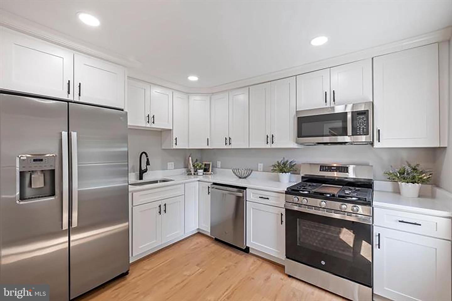 4914 22ND ST N, ARLINGTON, Virginia 22207, 2 Bedrooms Bedrooms, 5 Rooms Rooms,2 BathroomsBathrooms,Residential,For sale,4914 22ND ST N,VAAR2068682 MLS # VAAR2068682