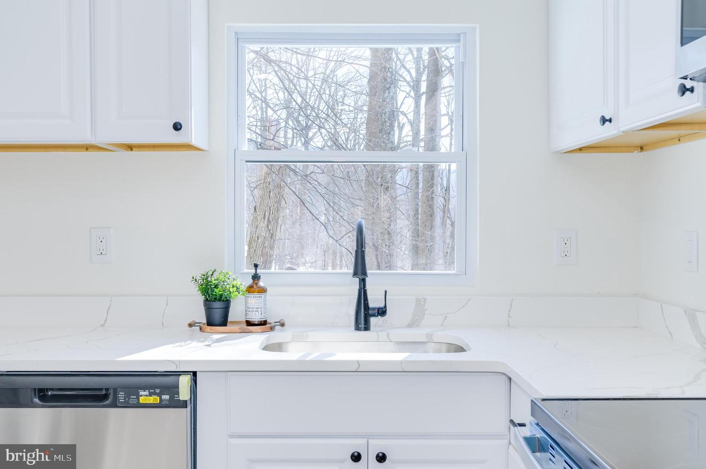 136 GAYLES LN, FRONT ROYAL, Virginia 22630, 2 Bedrooms Bedrooms, 4 Rooms Rooms,2 BathroomsBathrooms,Residential,For sale,136 GAYLES LN,VAWR2013352 MLS # VAWR2013352