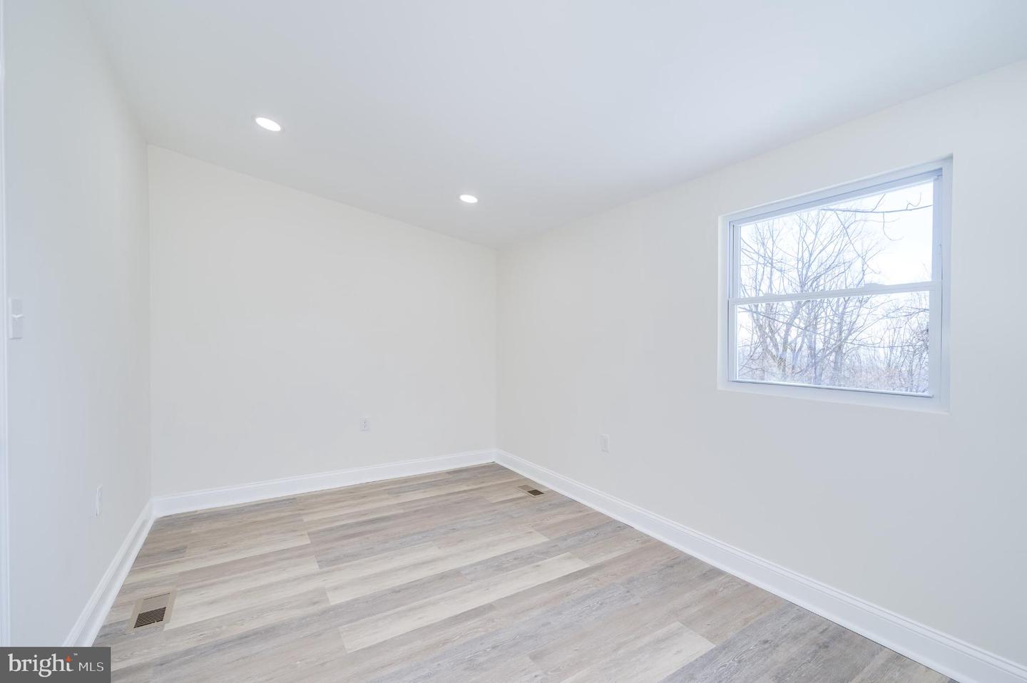 136 GAYLES LN, FRONT ROYAL, Virginia 22630, 2 Bedrooms Bedrooms, 4 Rooms Rooms,2 BathroomsBathrooms,Residential,For sale,136 GAYLES LN,VAWR2013352 MLS # VAWR2013352