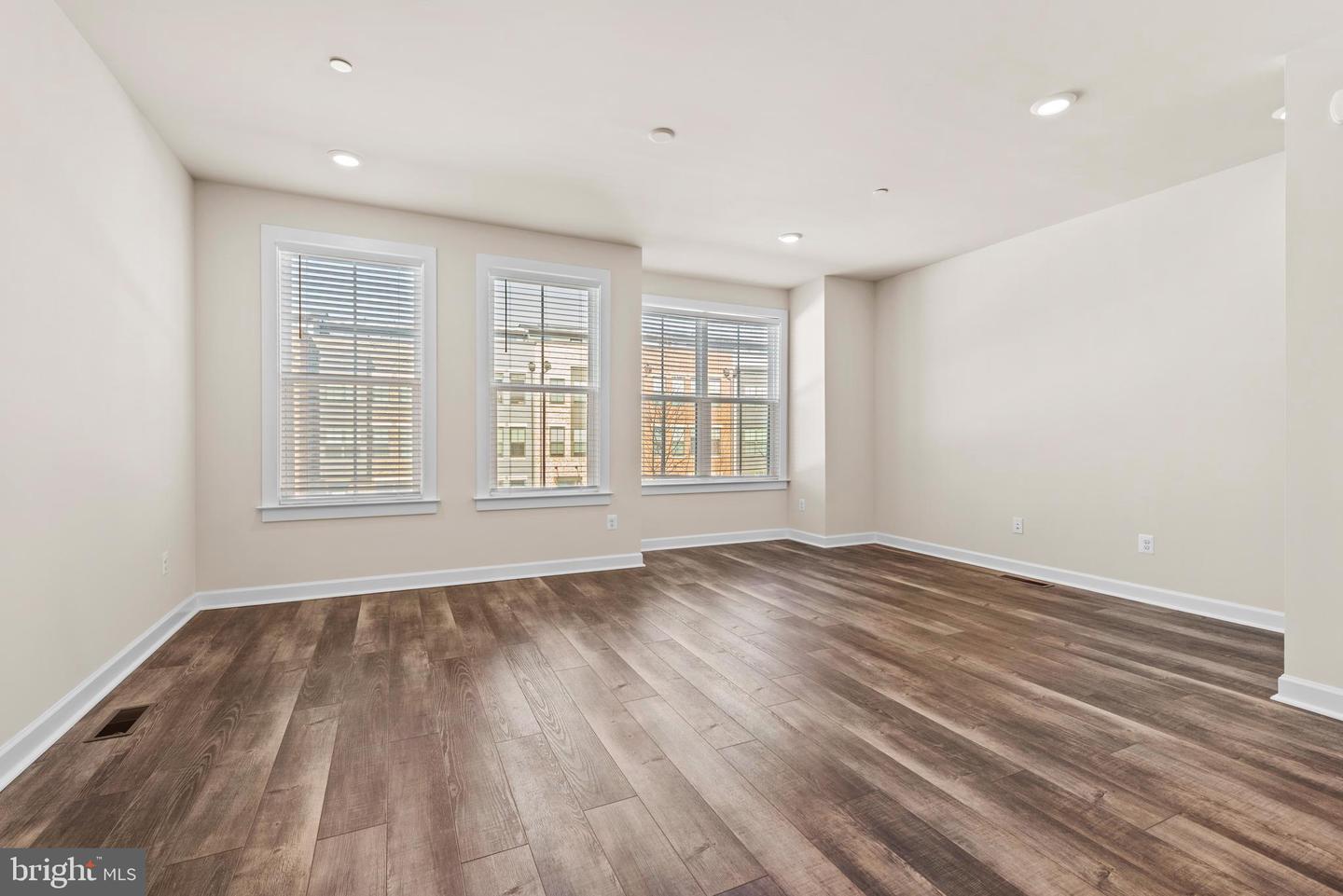 13039 HATTONTOWN SQ, HERNDON, Virginia 20171, 4 Bedrooms Bedrooms, ,4 BathroomsBathrooms,Residential,For sale,13039 HATTONTOWN SQ,VAFX2290160 MLS # VAFX2290160