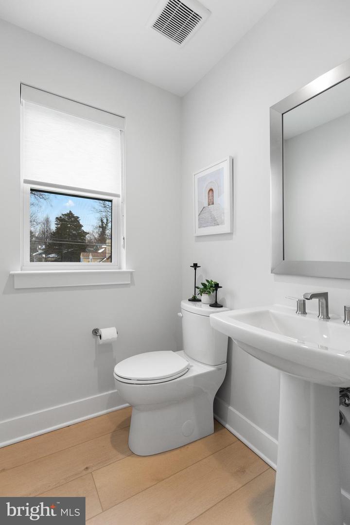 729 PARK AVE, FALLS CHURCH, Virginia 22046, 3 Bedrooms Bedrooms, ,3 BathroomsBathrooms,Residential,For sale,729 PARK AVE,VAFA2003570 MLS # VAFA2003570