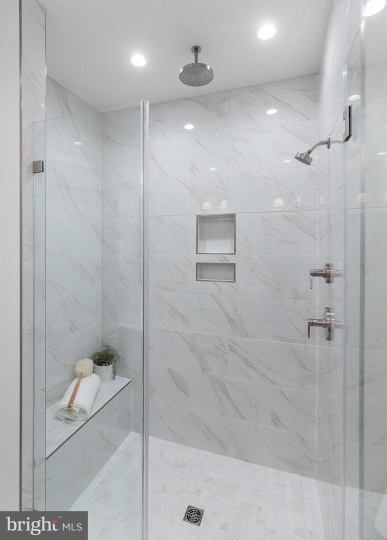 729 PARK AVE, FALLS CHURCH, Virginia 22046, 3 Bedrooms Bedrooms, ,3 BathroomsBathrooms,Residential,For sale,729 PARK AVE,VAFA2003570 MLS # VAFA2003570