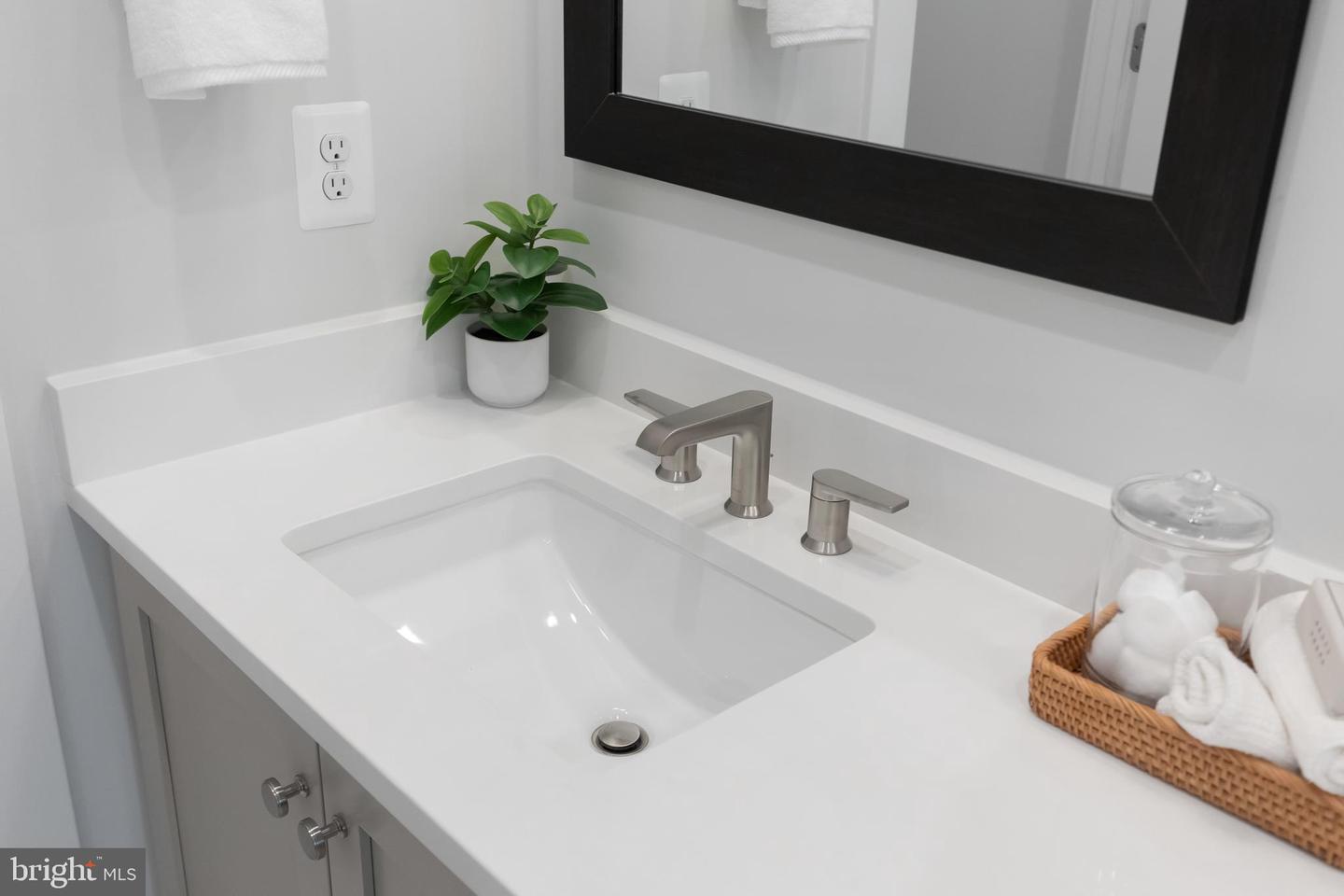 729 PARK AVE, FALLS CHURCH, Virginia 22046, 3 Bedrooms Bedrooms, ,3 BathroomsBathrooms,Residential,For sale,729 PARK AVE,VAFA2003570 MLS # VAFA2003570