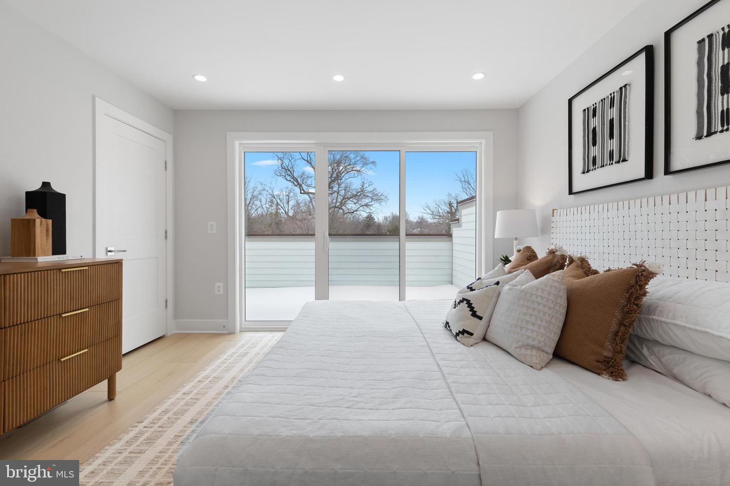 729 PARK AVE, FALLS CHURCH, Virginia 22046, 3 Bedrooms Bedrooms, ,3 BathroomsBathrooms,Residential,For sale,729 PARK AVE,VAFA2003570 MLS # VAFA2003570