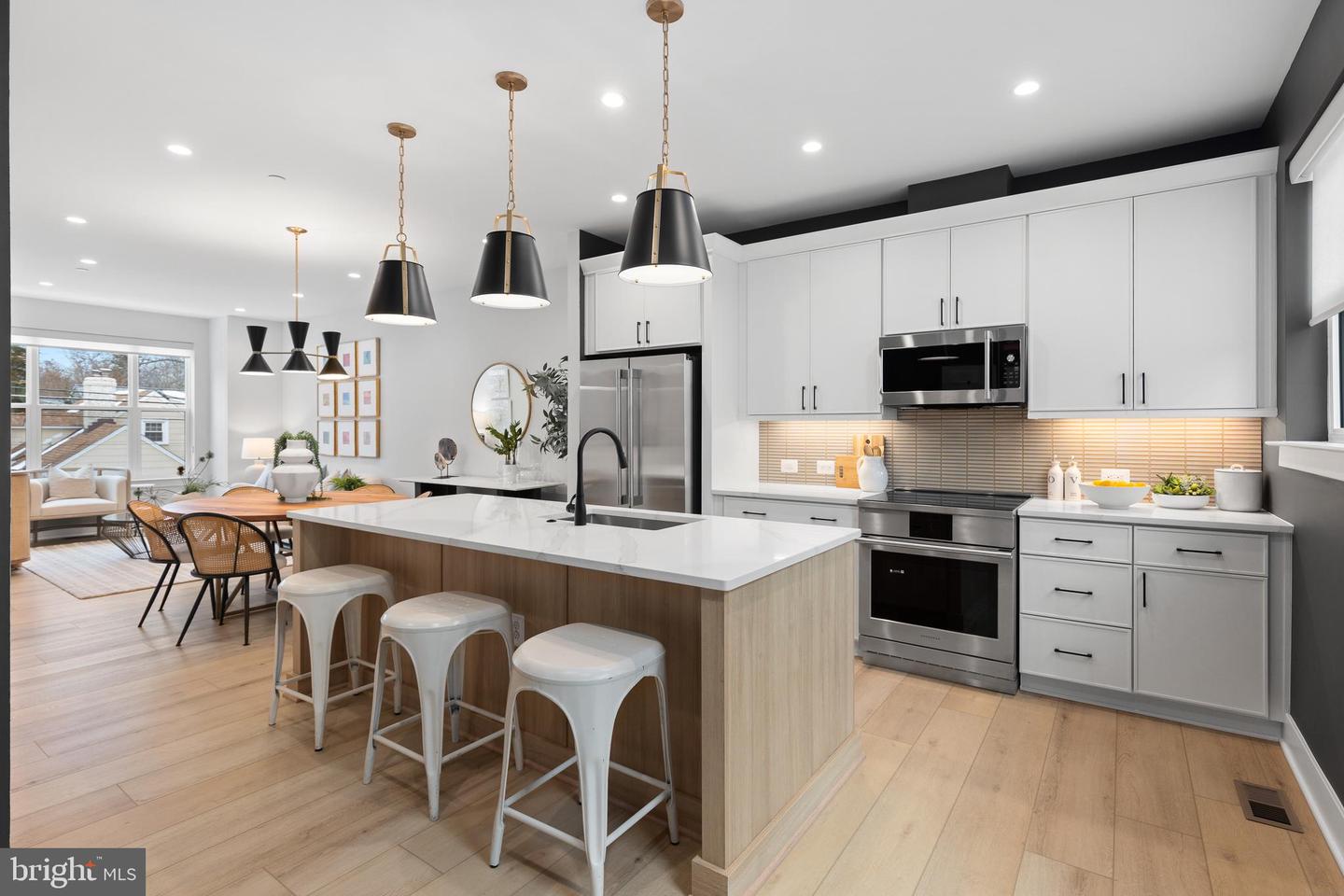 729 PARK AVE, FALLS CHURCH, Virginia 22046, 3 Bedrooms Bedrooms, ,3 BathroomsBathrooms,Residential,For sale,729 PARK AVE,VAFA2003570 MLS # VAFA2003570