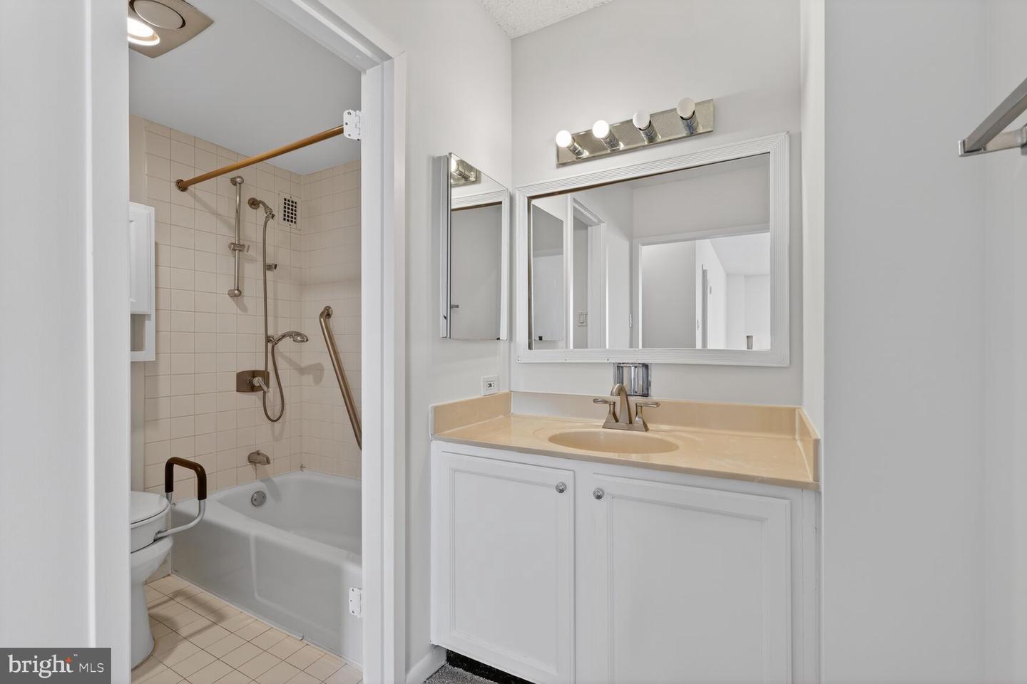 3701 S GEORGE MASON DR #2407N, FALLS CHURCH, Virginia 22041, 2 Bedrooms Bedrooms, ,1 BathroomBathrooms,Residential,For sale,3701 S GEORGE MASON DR #2407N,VAFX2290178 MLS # VAFX2290178