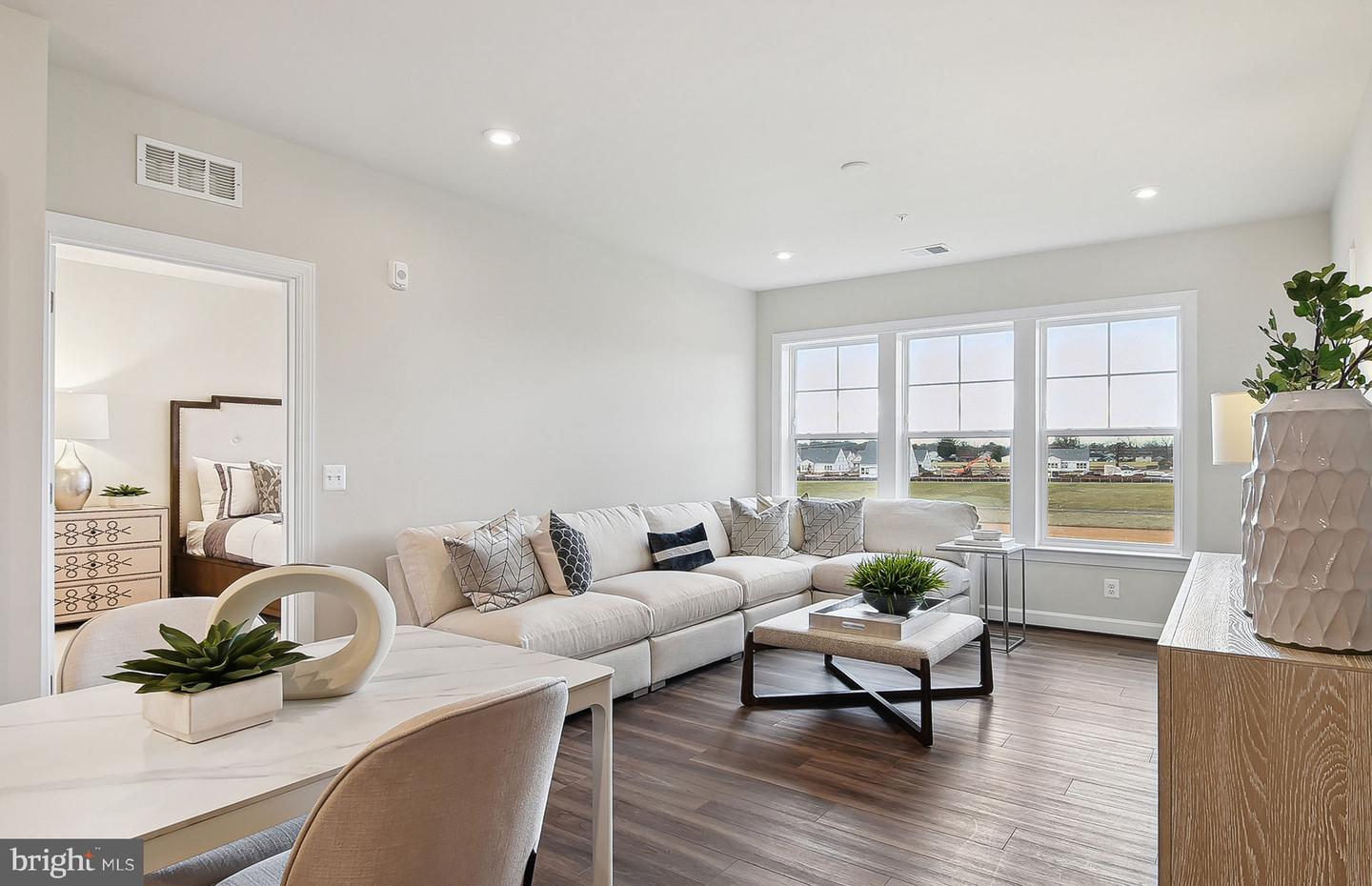 5800 MOONSTONE WAY #2, HAYMARKET, Virginia 20169, 2 Bedrooms Bedrooms, ,2 BathroomsBathrooms,Residential,For sale,5800 MOONSTONE WAY #2,VAPW2112228 MLS # VAPW2112228