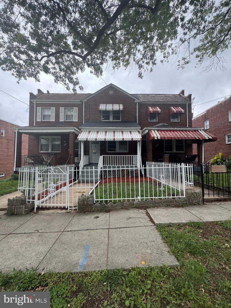 1636 FORT DAVIS PL SE, WASHINGTON, District Of Columbia 20020, 4 Bedrooms Bedrooms, ,2 BathroomsBathrooms,Residential,For sale,1636 FORT DAVIS PL SE,DCDC2191606 MLS # DCDC2191606