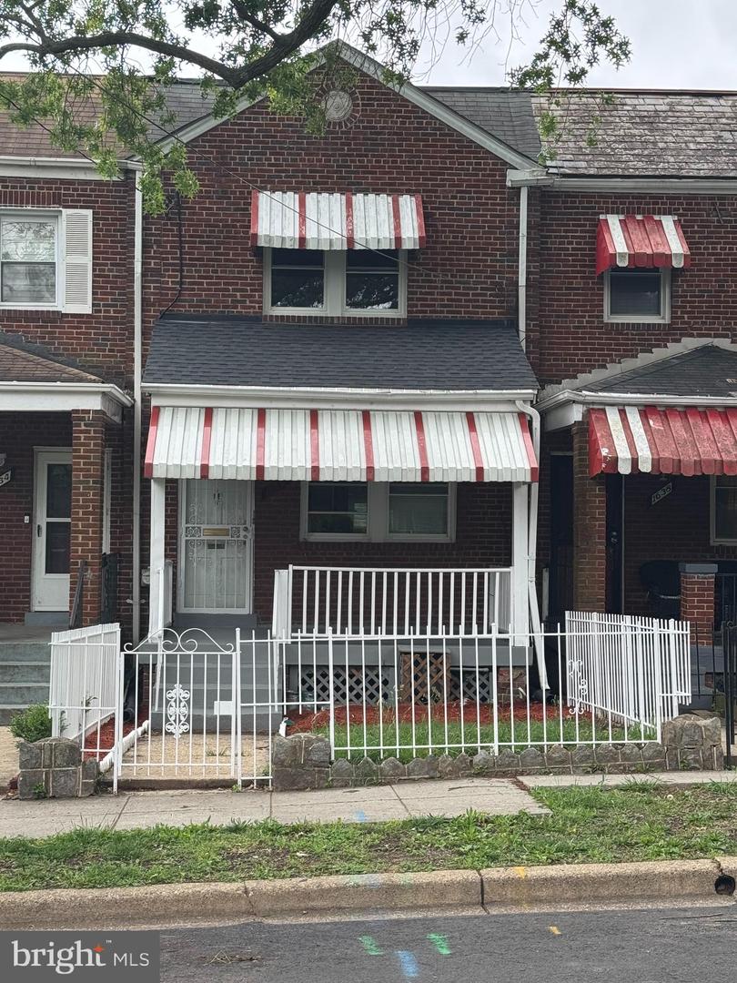 1636 FORT DAVIS PL SE, WASHINGTON, District Of Columbia 20020, 4 Bedrooms Bedrooms, ,2 BathroomsBathrooms,Residential,For sale,1636 FORT DAVIS PL SE,DCDC2191606 MLS # DCDC2191606