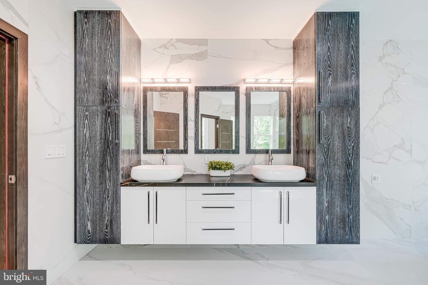 9908 BLAKE LN, OAKTON, Virginia 22124, 7 Bedrooms Bedrooms, ,7 BathroomsBathrooms,Residential,For sale,9908 BLAKE LN,VAFX2249120 MLS # VAFX2249120