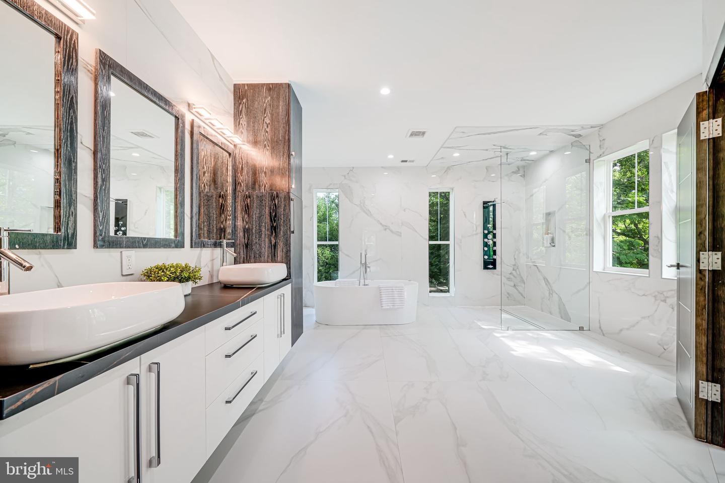 9908 BLAKE LN, OAKTON, Virginia 22124, 7 Bedrooms Bedrooms, ,7 BathroomsBathrooms,Residential,For sale,9908 BLAKE LN,VAFX2249120 MLS # VAFX2249120