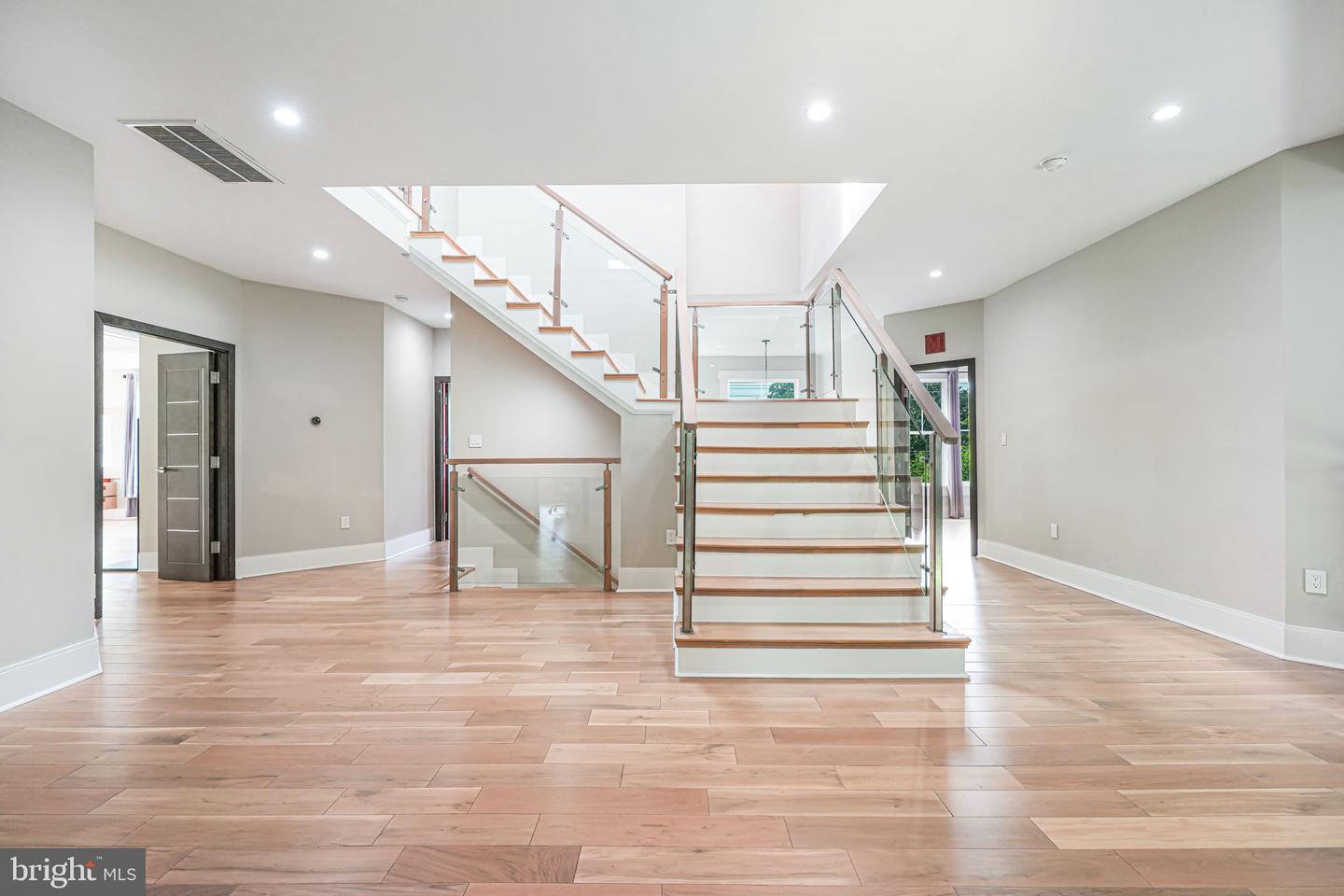 9908 BLAKE LN, OAKTON, Virginia 22124, 7 Bedrooms Bedrooms, ,7 BathroomsBathrooms,Residential,For sale,9908 BLAKE LN,VAFX2249120 MLS # VAFX2249120