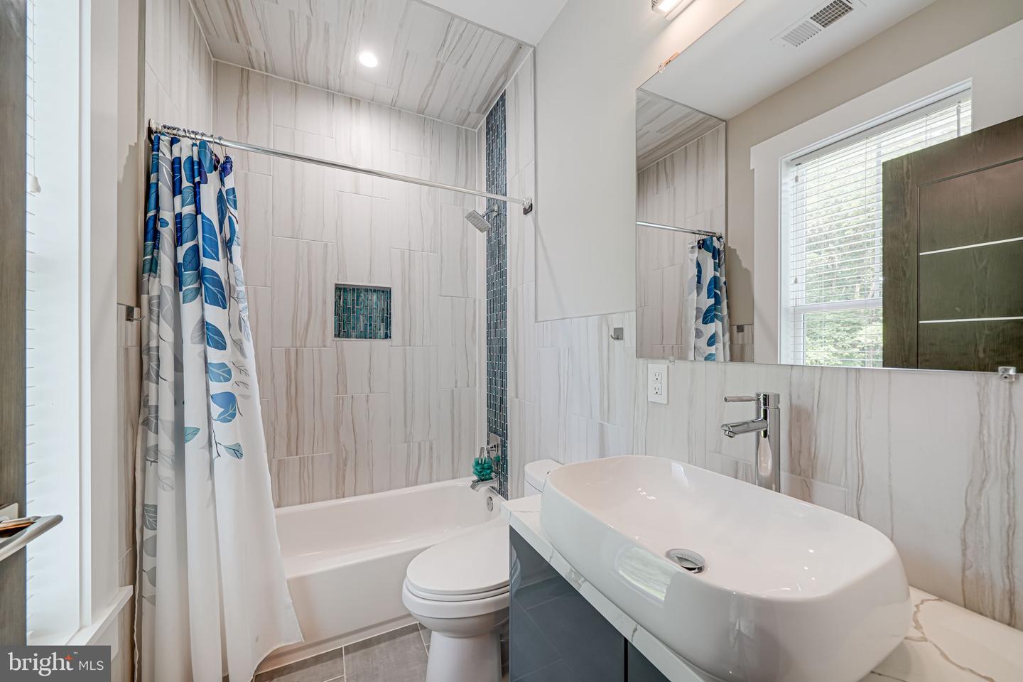 9908 BLAKE LN, OAKTON, Virginia 22124, 7 Bedrooms Bedrooms, ,7 BathroomsBathrooms,Residential,For sale,9908 BLAKE LN,VAFX2249120 MLS # VAFX2249120