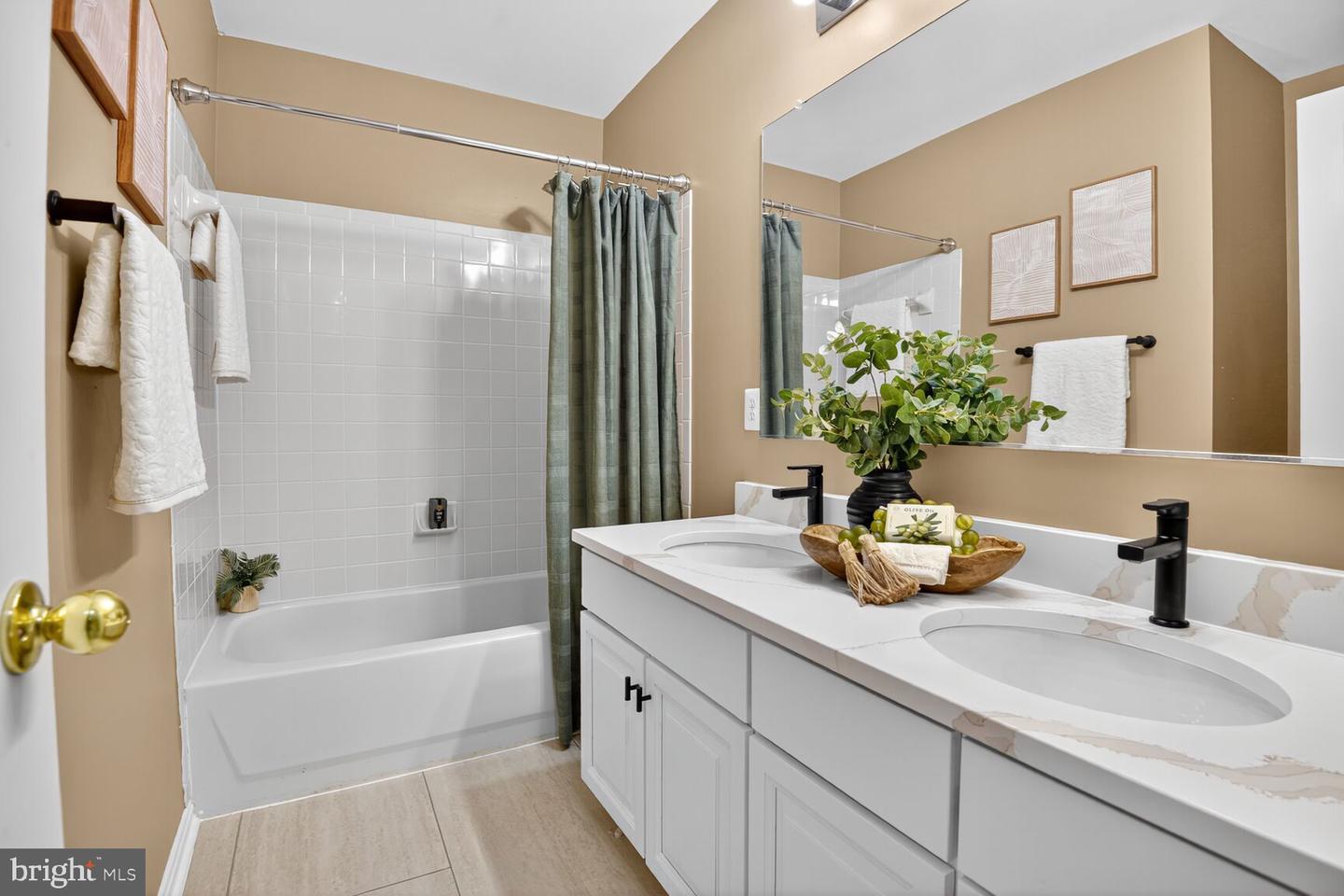 6233 ALISTAIR DR, MANASSAS, Virginia 20112, 5 Bedrooms Bedrooms, ,3 BathroomsBathrooms,Residential,For sale,6233 ALISTAIR DR,VAPW2104544 MLS # VAPW2104544