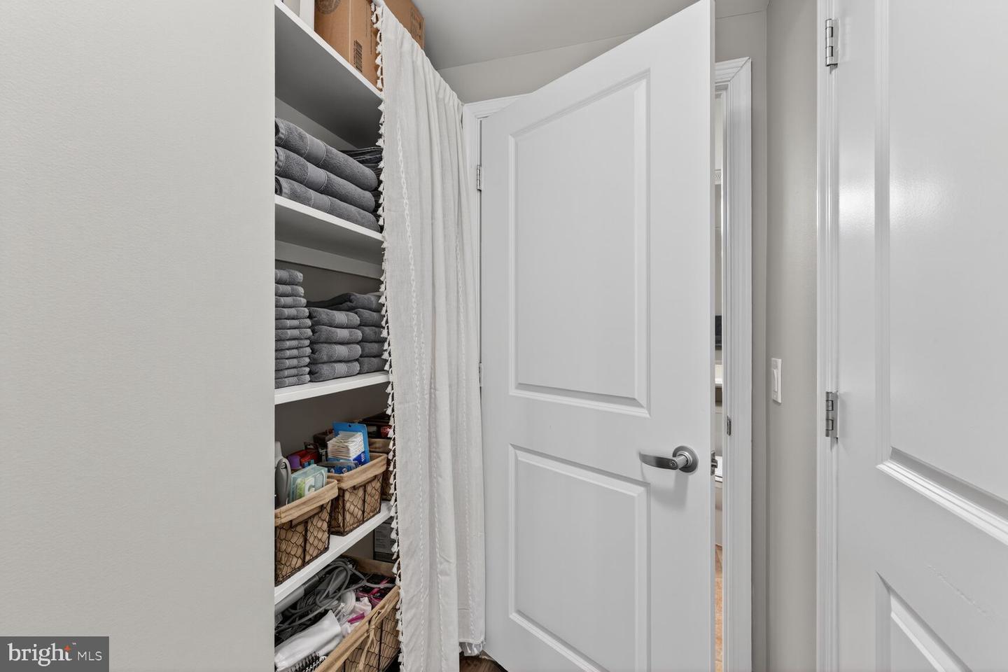 555 MASSACHUSETTS AVE NW #406, WASHINGTON, District Of Columbia 20001, 1 Bedroom Bedrooms, ,1 BathroomBathrooms,Residential,For sale,555 MASSACHUSETTS AVE NW #406,DCDC2226998 MLS # DCDC2226998