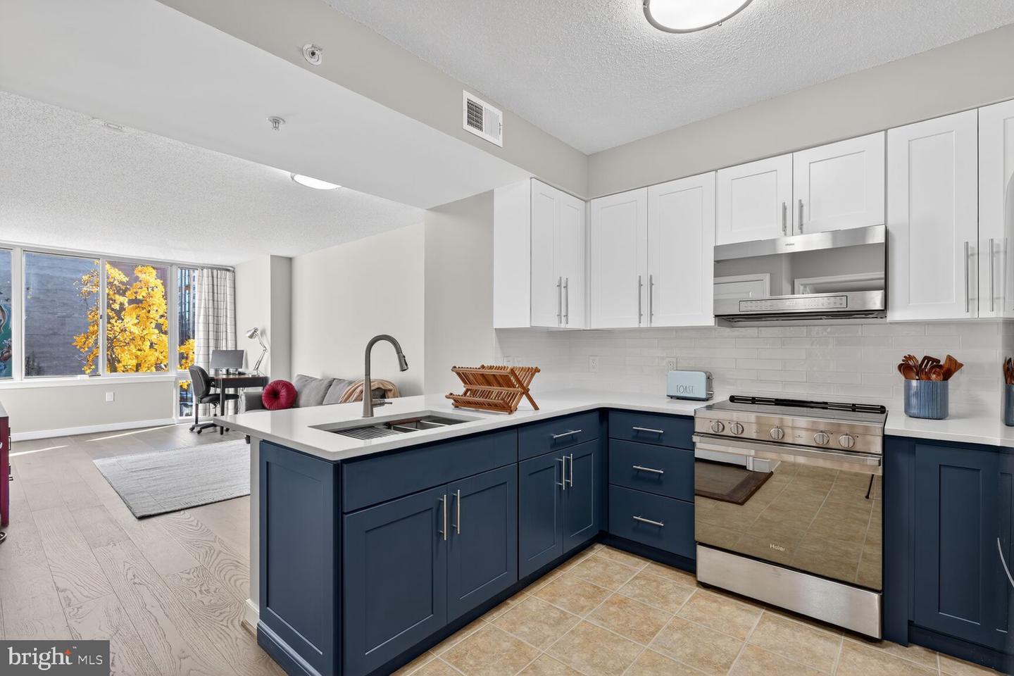 555 MASSACHUSETTS AVE NW #406, WASHINGTON, District Of Columbia 20001, 1 Bedroom Bedrooms, ,1 BathroomBathrooms,Residential,For sale,555 MASSACHUSETTS AVE NW #406,DCDC2226998 MLS # DCDC2226998