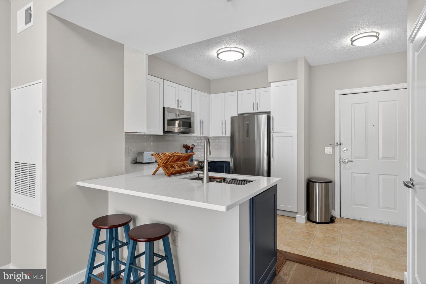 555 MASSACHUSETTS AVE NW #406, WASHINGTON, District Of Columbia 20001, 1 Bedroom Bedrooms, ,1 BathroomBathrooms,Residential,For sale,555 MASSACHUSETTS AVE NW #406,DCDC2226998 MLS # DCDC2226998