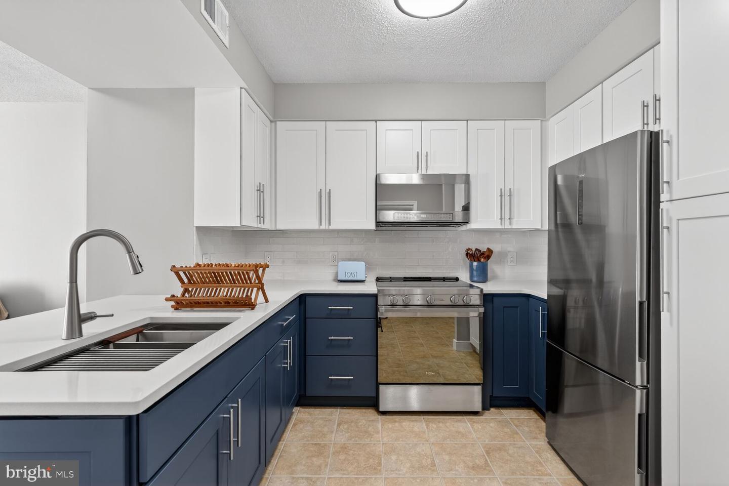 555 MASSACHUSETTS AVE NW #406, WASHINGTON, District Of Columbia 20001, 1 Bedroom Bedrooms, ,1 BathroomBathrooms,Residential,For sale,555 MASSACHUSETTS AVE NW #406,DCDC2226998 MLS # DCDC2226998