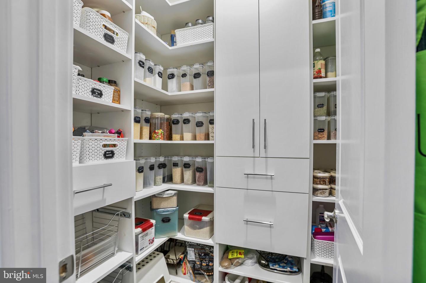 24289 GRAYLEAF WILLOW PL, ALDIE, Virginia 20105, 6 Bedrooms Bedrooms, ,5 BathroomsBathrooms,Residential,For sale,24289 GRAYLEAF WILLOW PL,VALO2110444 MLS # VALO2110444