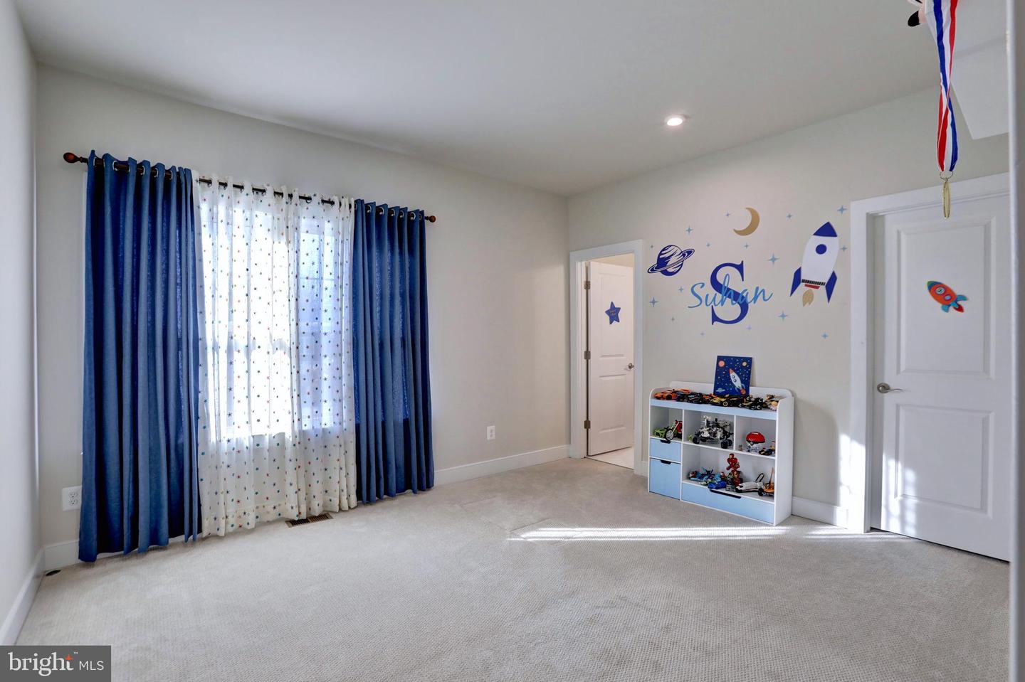 24289 GRAYLEAF WILLOW PL, ALDIE, Virginia 20105, 6 Bedrooms Bedrooms, ,5 BathroomsBathrooms,Residential,For sale,24289 GRAYLEAF WILLOW PL,VALO2110444 MLS # VALO2110444