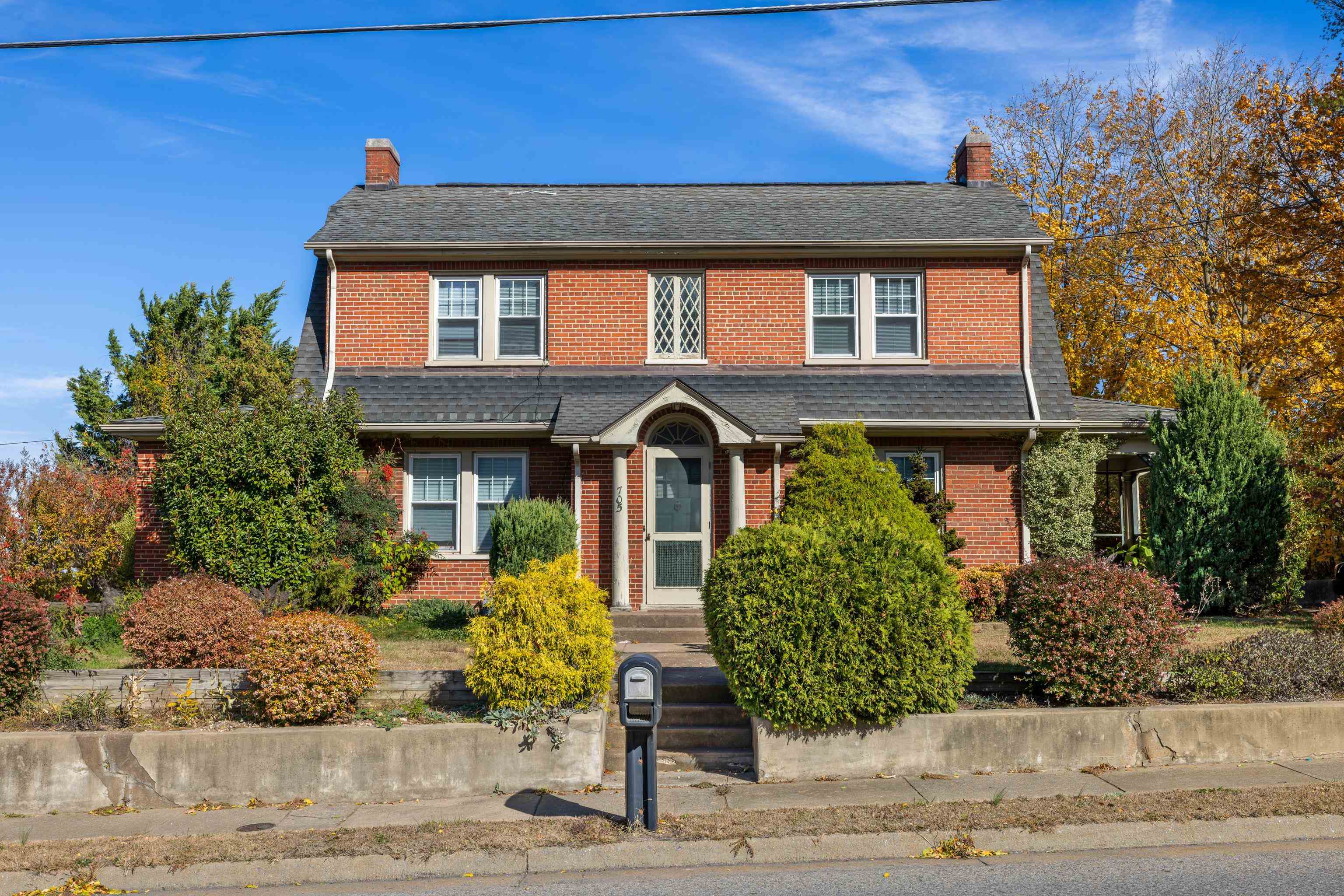 705 RICHMOND AVE, STAUNTON, Virginia 24401, 5 Bedrooms Bedrooms, ,3 BathroomsBathrooms,Residential,705 RICHMOND AVE,671009 MLS # 671009