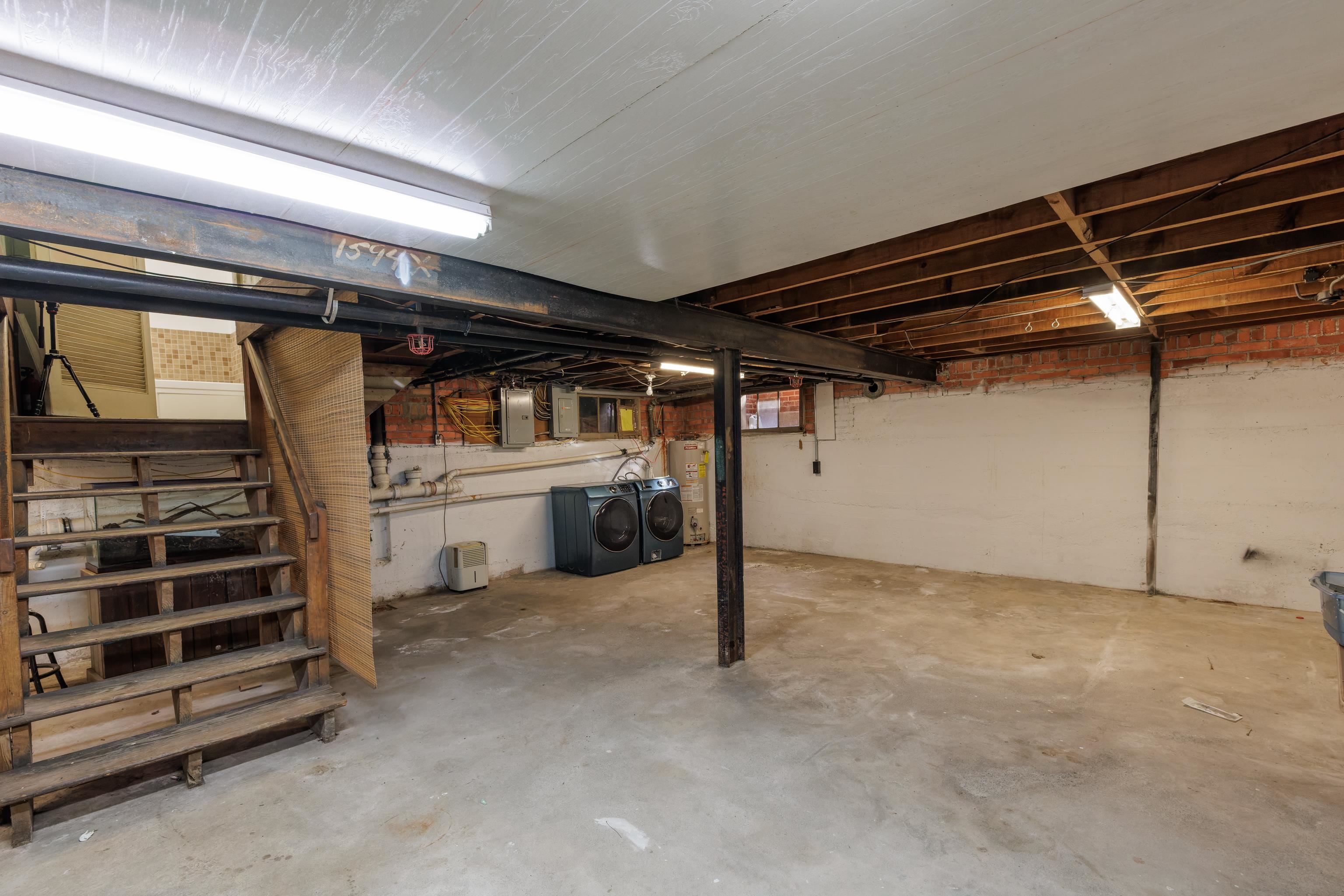 705 RICHMOND AVE, STAUNTON, Virginia 24401, 5 Bedrooms Bedrooms, ,3 BathroomsBathrooms,Residential,705 RICHMOND AVE,671009 MLS # 671009