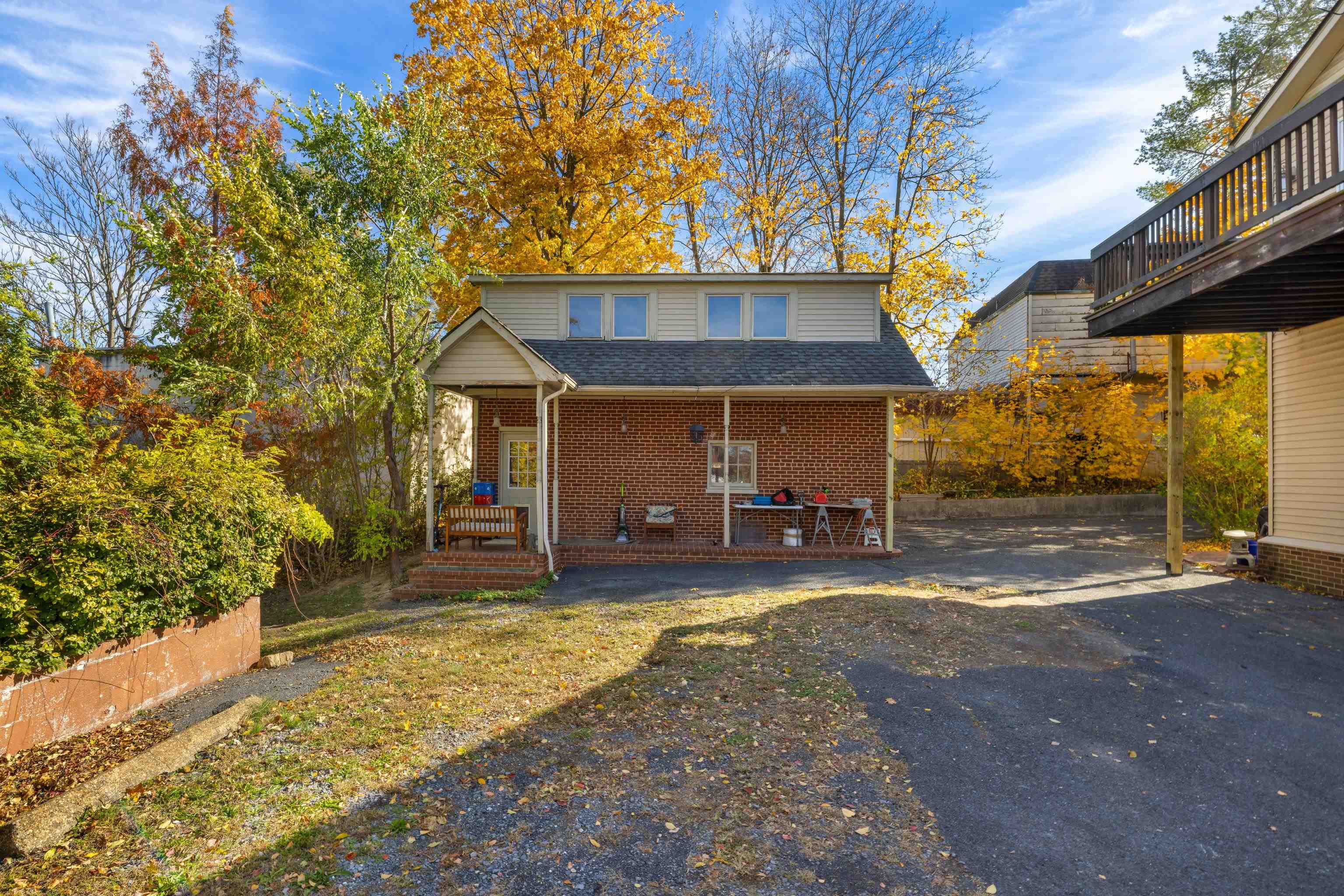 705 RICHMOND AVE, STAUNTON, Virginia 24401, 5 Bedrooms Bedrooms, ,3 BathroomsBathrooms,Residential,705 RICHMOND AVE,671009 MLS # 671009