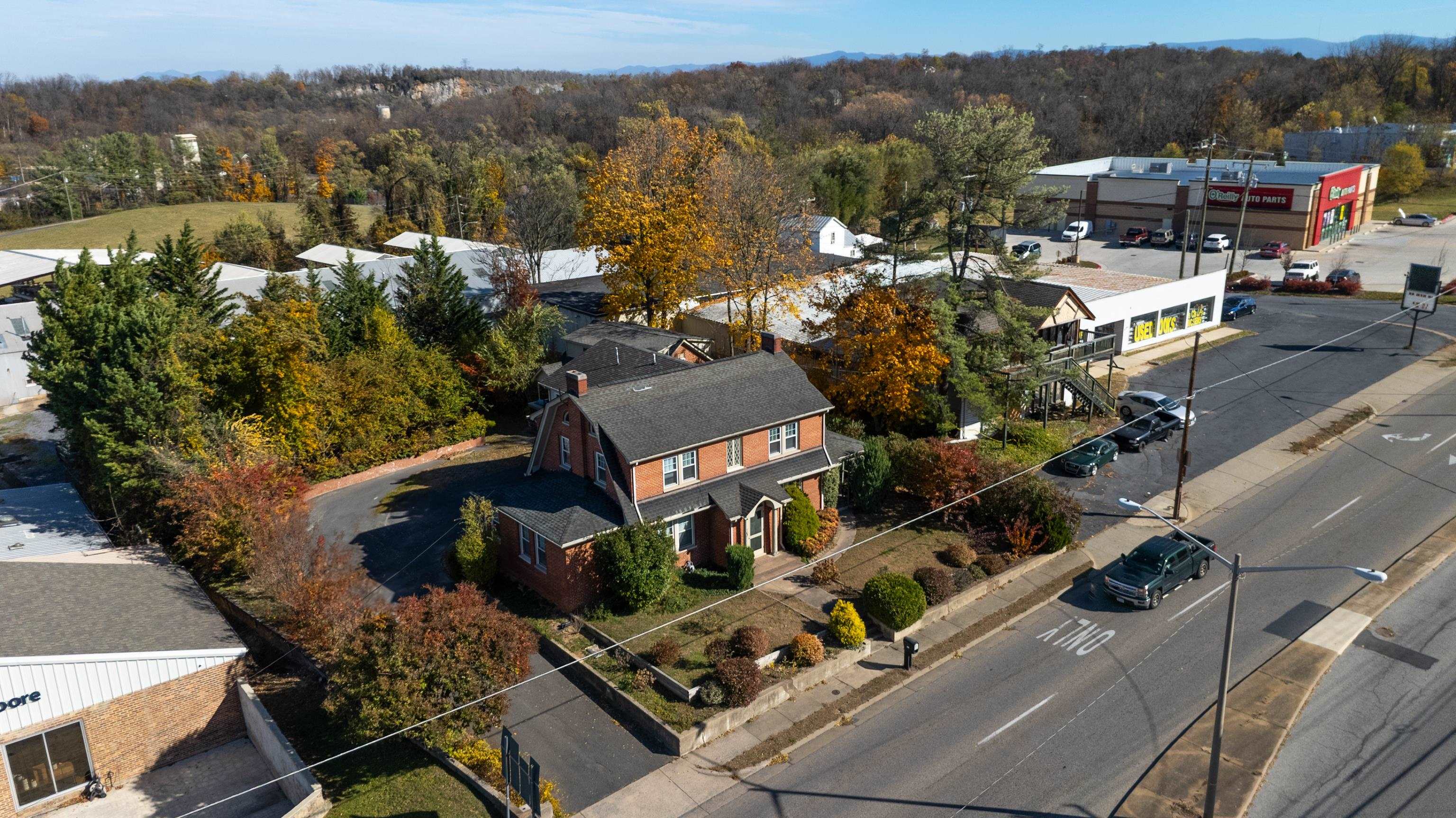 705 RICHMOND AVE, STAUNTON, Virginia 24401, 5 Bedrooms Bedrooms, ,3 BathroomsBathrooms,Residential,705 RICHMOND AVE,671009 MLS # 671009