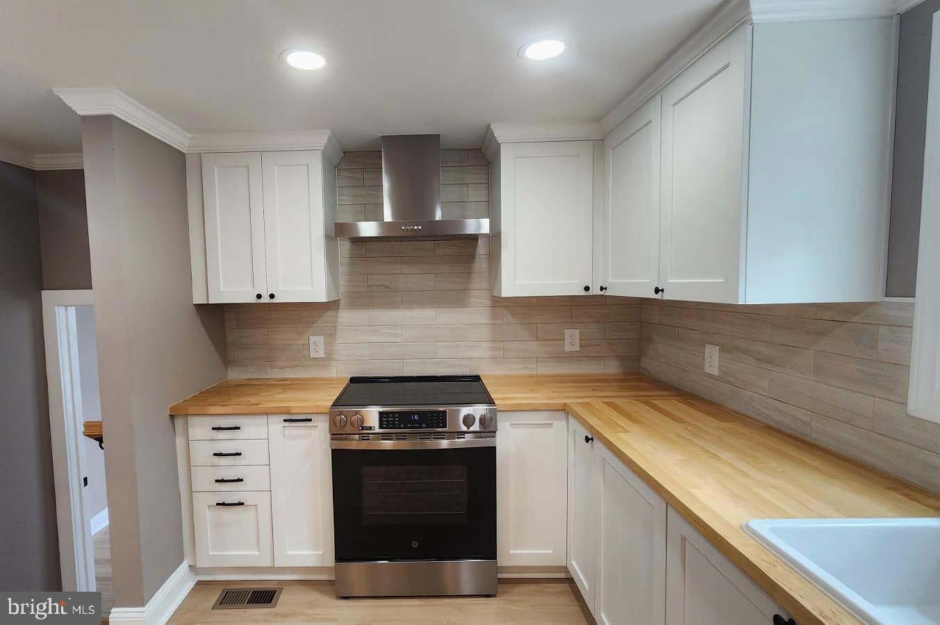 1407 SUNKEN RD, FREDERICKSBURG, Virginia 22401, 3 Bedrooms Bedrooms, ,2 BathroomsBathrooms,Residential,For sale,1407 SUNKEN RD,VAFB2009390 MLS # VAFB2009390