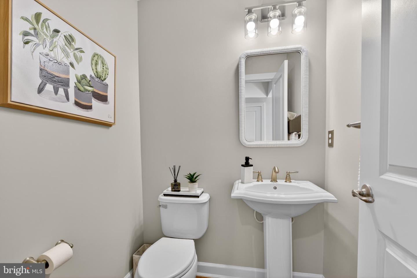 44672 COLLINGDALE TER, ASHBURN, Virginia 20147, 3 Bedrooms Bedrooms, ,2 BathroomsBathrooms,Residential,For sale,44672 COLLINGDALE TER,VALO2112232 MLS # VALO2112232