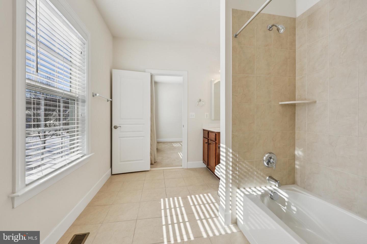 41640 MONTACUTE LN, LEESBURG, Virginia 20176, 4 Bedrooms Bedrooms, ,3 BathroomsBathrooms,Residential,For sale,41640 MONTACUTE LN,VALO2112262 MLS # VALO2112262