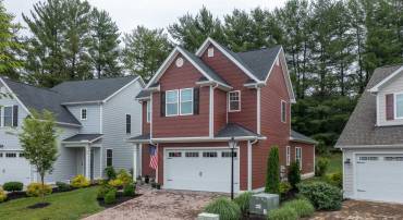 Amazing, Craftsman inspired home, only 1.5 mi from the heart of Lexington.