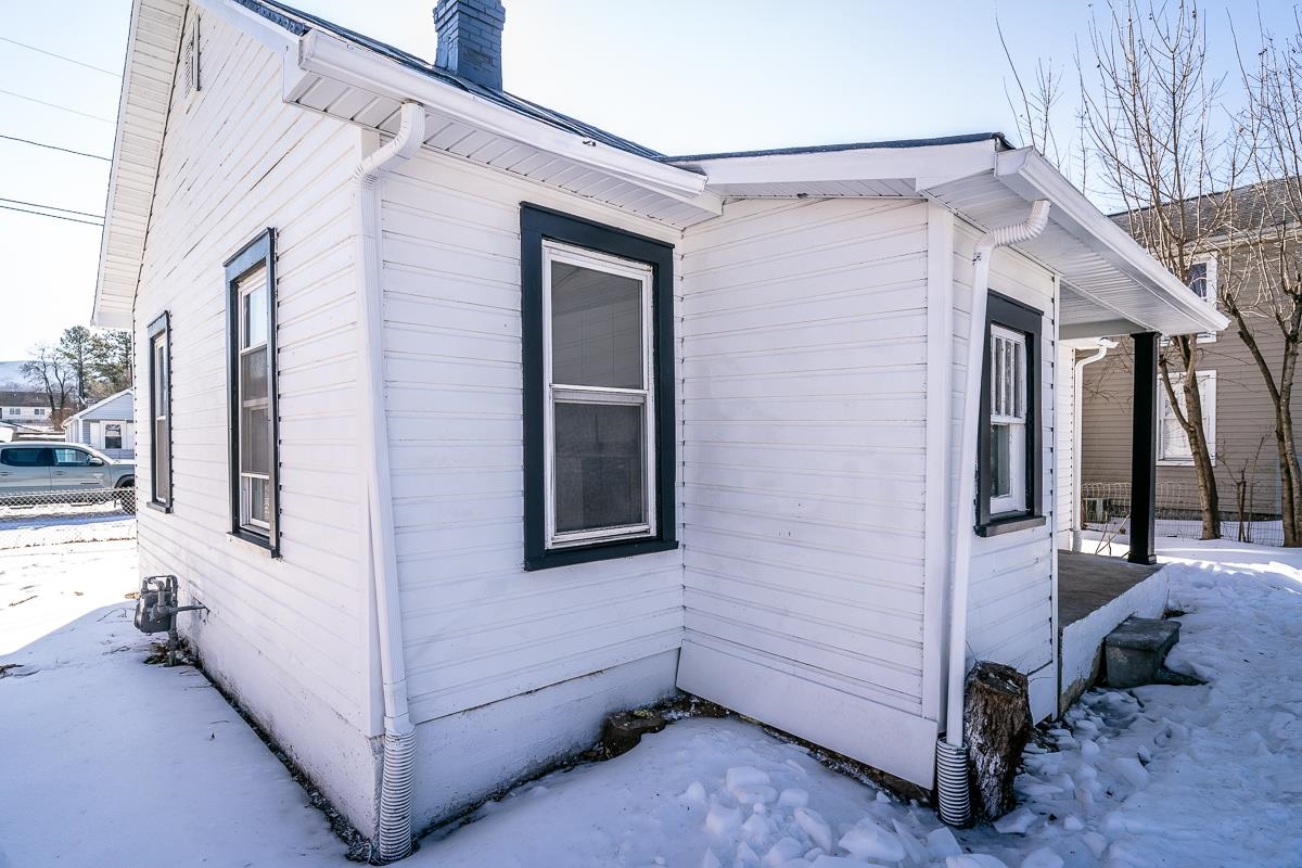 513 N BATH AVE, WAYNESBORO, Virginia 22980, 2 Bedrooms Bedrooms, ,1 BathroomBathrooms,Residential,513 N BATH AVE,673205 MLS # 673205