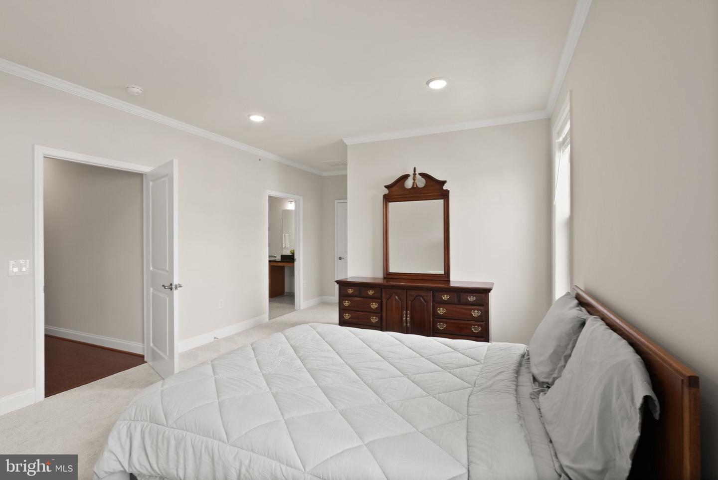 23631 HAVELOCK WALK TER #421, ASHBURN, Virginia 20148, 3 Bedrooms Bedrooms, ,2 BathroomsBathrooms,Residential,For sale,23631 HAVELOCK WALK TER #421,VALO2113380 MLS # VALO2113380