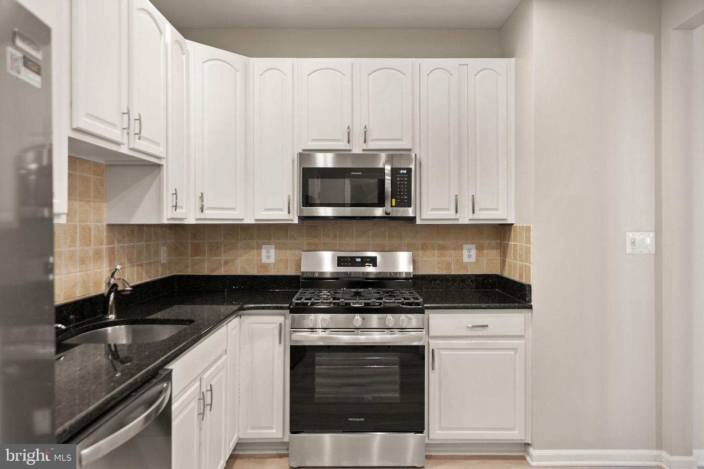 6932 WALNUT HILL DR, GAINESVILLE, Virginia 20155, 4 Bedrooms Bedrooms, ,3 BathroomsBathrooms,Residential,For sale,6932 WALNUT HILL DR,VAPW2109956 MLS # VAPW2109956