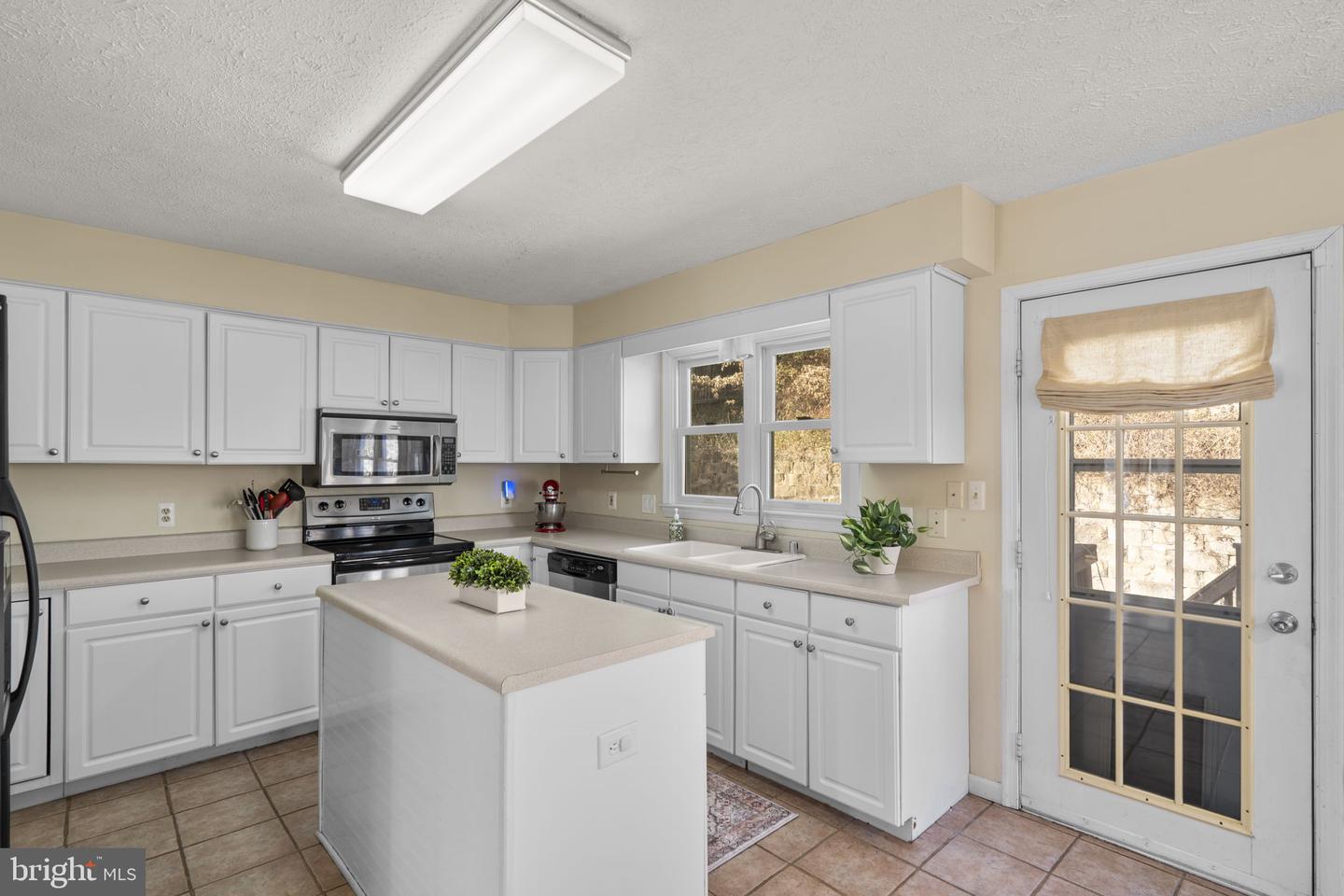 42 LAWHORN RD, STAFFORD, Virginia 22554, 3 Bedrooms Bedrooms, ,2 BathroomsBathrooms,Residential,For sale,42 LAWHORN RD,VAST2044992 MLS # VAST2044992