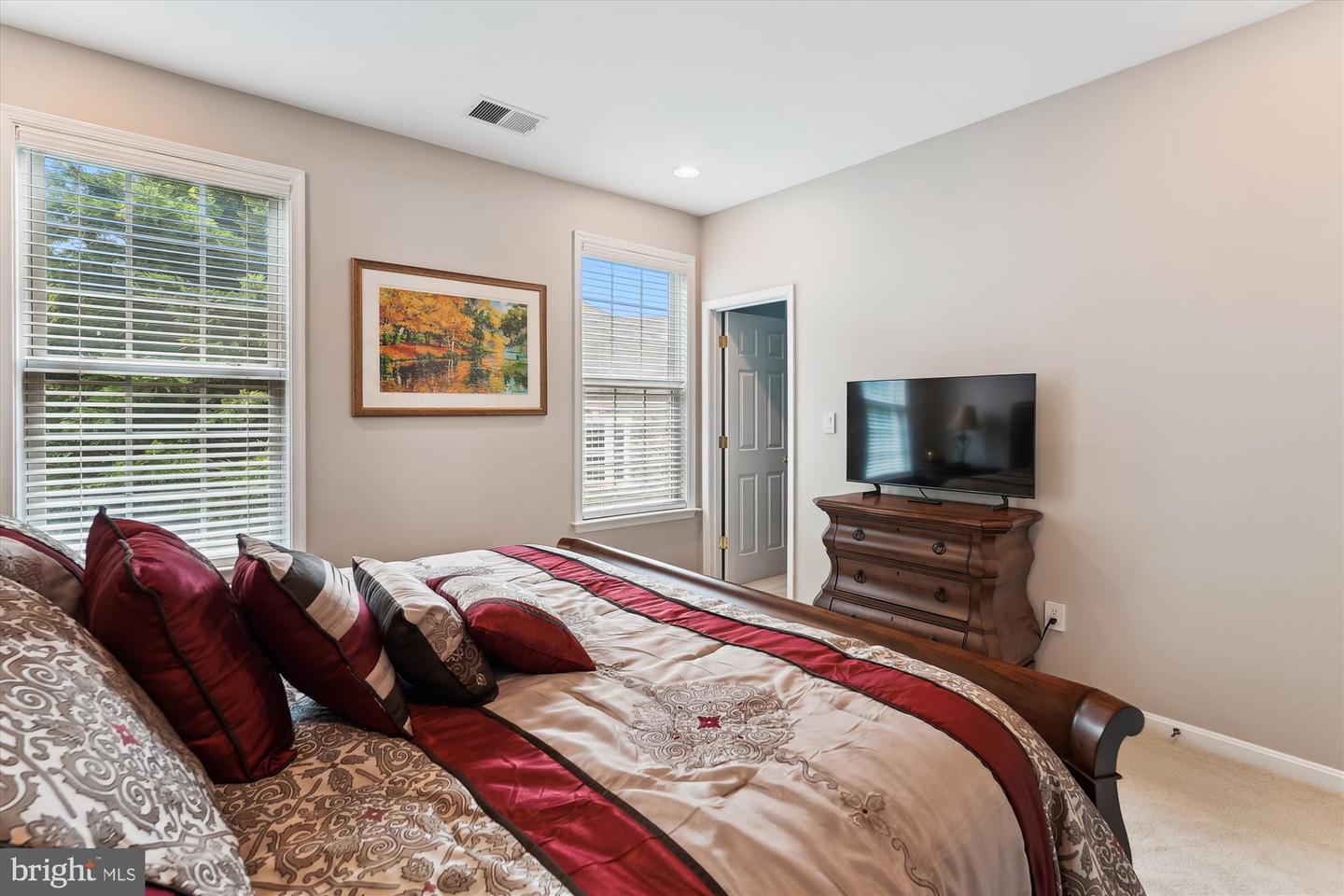 47666 PAULSEN SQ, POTOMAC FALLS, Virginia 20165, 3 Bedrooms Bedrooms, ,3 BathroomsBathrooms,Residential,For sale,47666 PAULSEN SQ,VALO2113506 MLS # VALO2113506