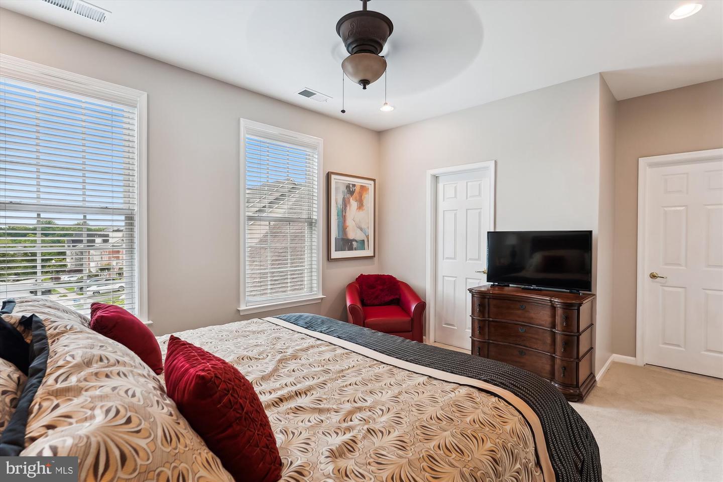 47666 PAULSEN SQ, POTOMAC FALLS, Virginia 20165, 3 Bedrooms Bedrooms, ,3 BathroomsBathrooms,Residential,For sale,47666 PAULSEN SQ,VALO2113506 MLS # VALO2113506