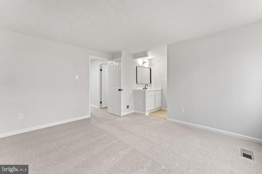 14743 WINDING LOOP, WOODBRIDGE, Virginia 22191, 3 Bedrooms Bedrooms, ,3 BathroomsBathrooms,Residential,For sale,14743 WINDING LOOP,VAPW2110158 MLS # VAPW2110158